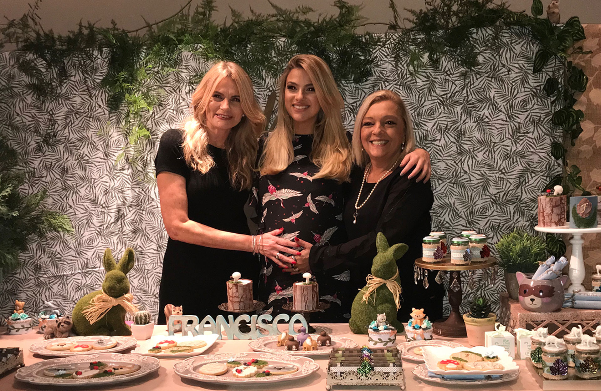 Ailén junto a la futura abuela y la futura bisabuela. (Foto: Instagram)