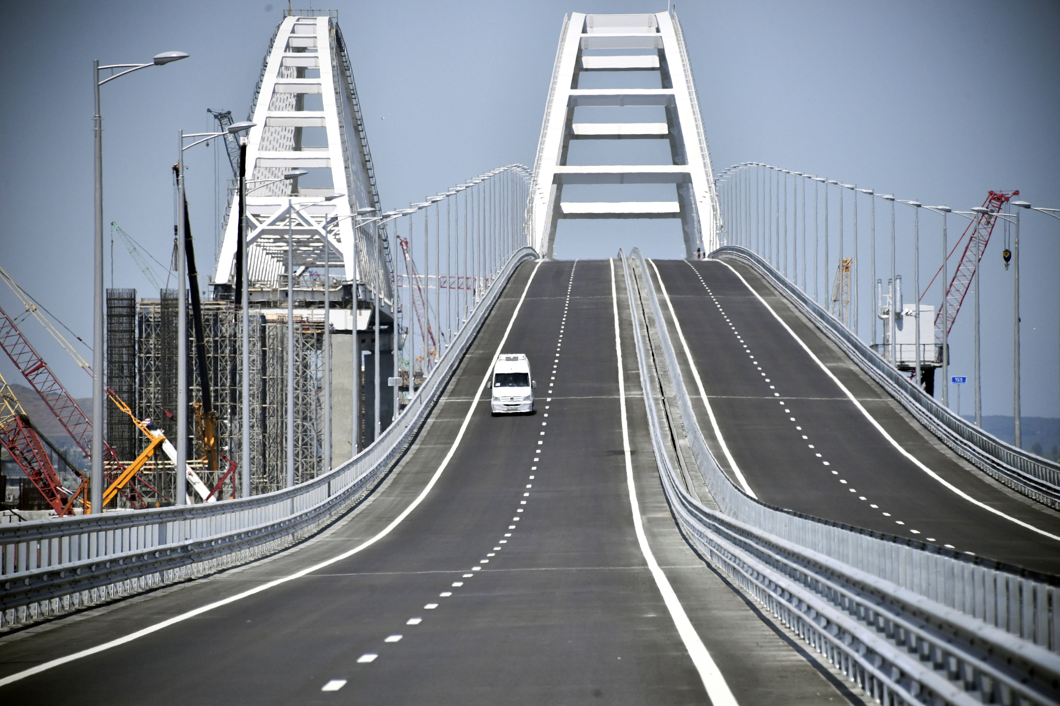 La inmensa obra inaugurada este martes permitirá a Rusia llegar a la península de Crimea, la cual anexó en 2014, sin pisar territorio ucraniano (Reuters)