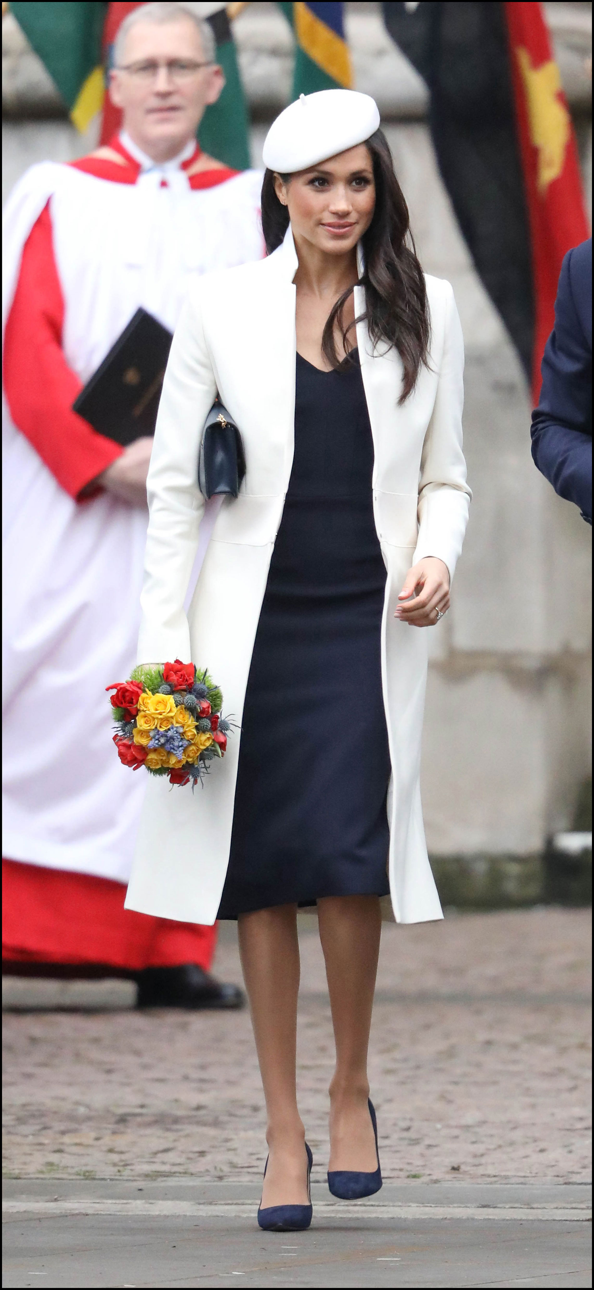 Vestido midi con abrigo, una de sus piezas preferidas.