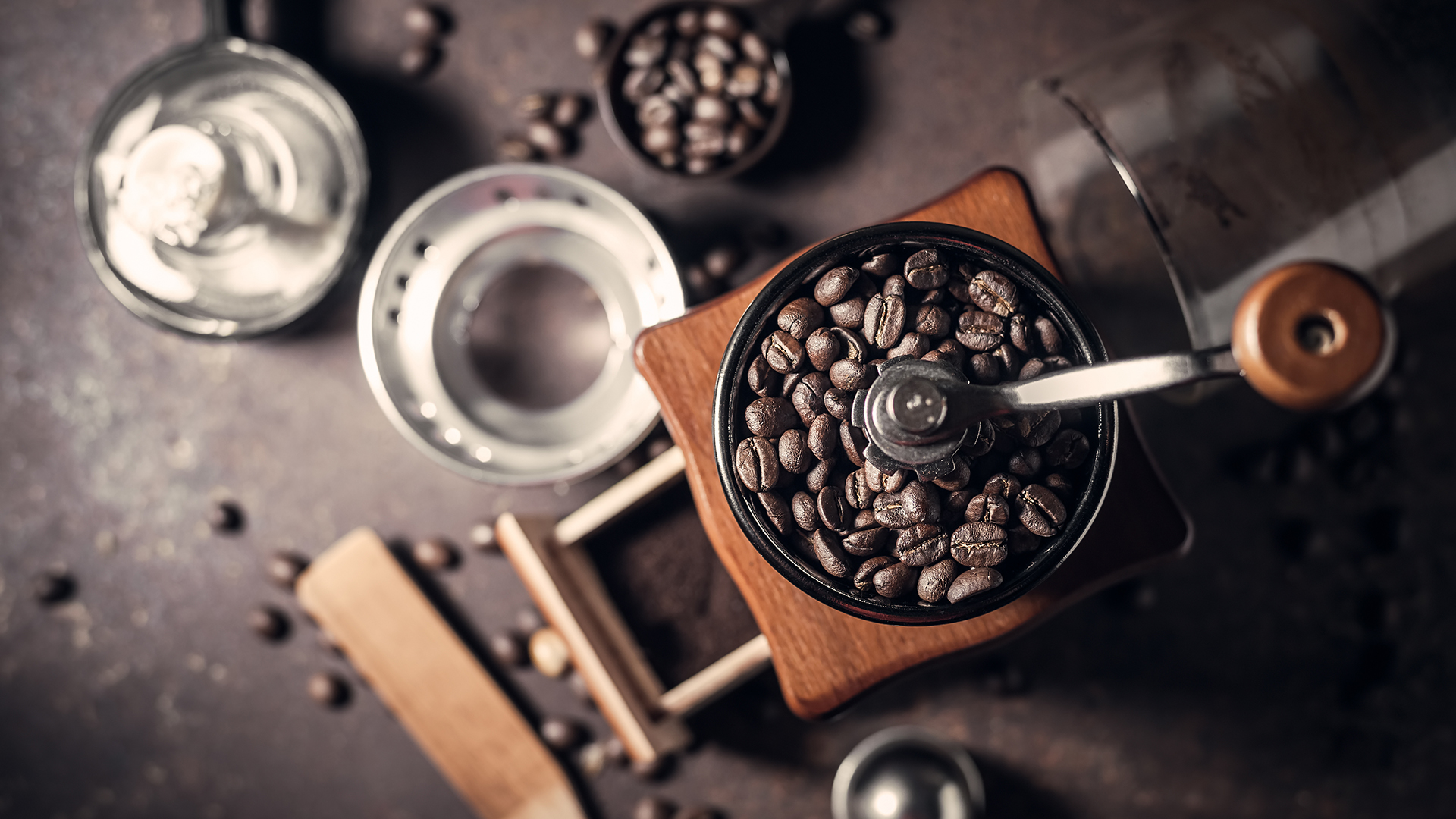 Al momento de comprar el café hay 2 opciones: molido o en grano. Para moler el grano se debe poseer el molinillo y hacerlo a mano