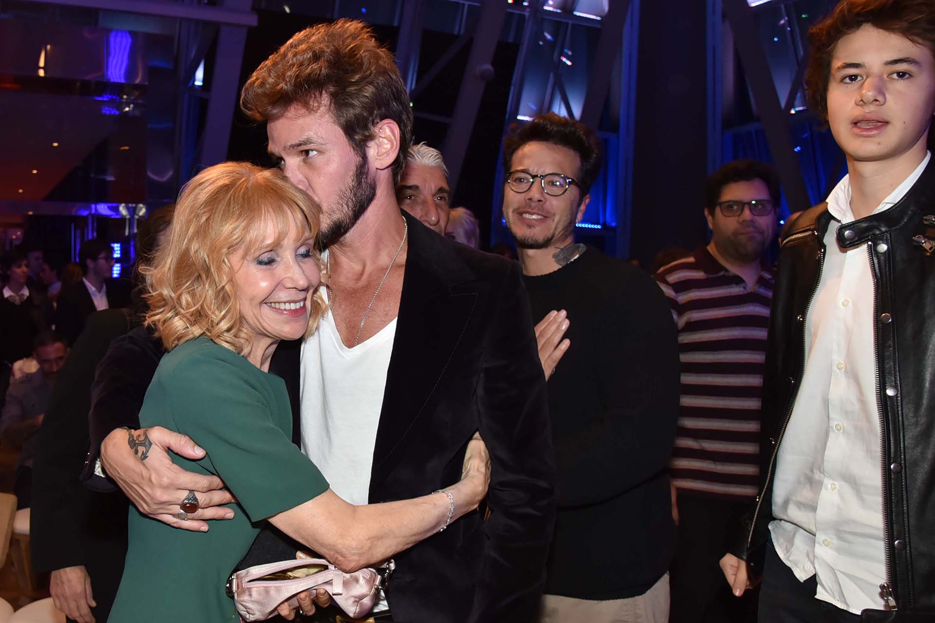 El beso cariño de Emanuel a su mamá