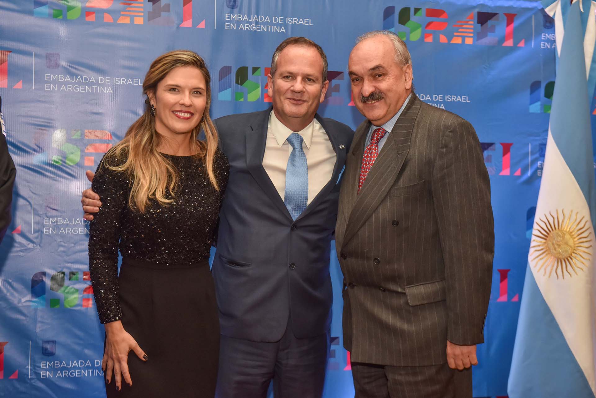 El embajador Sztulman, su esposa y el sherpa del G20 Pedro Villagra