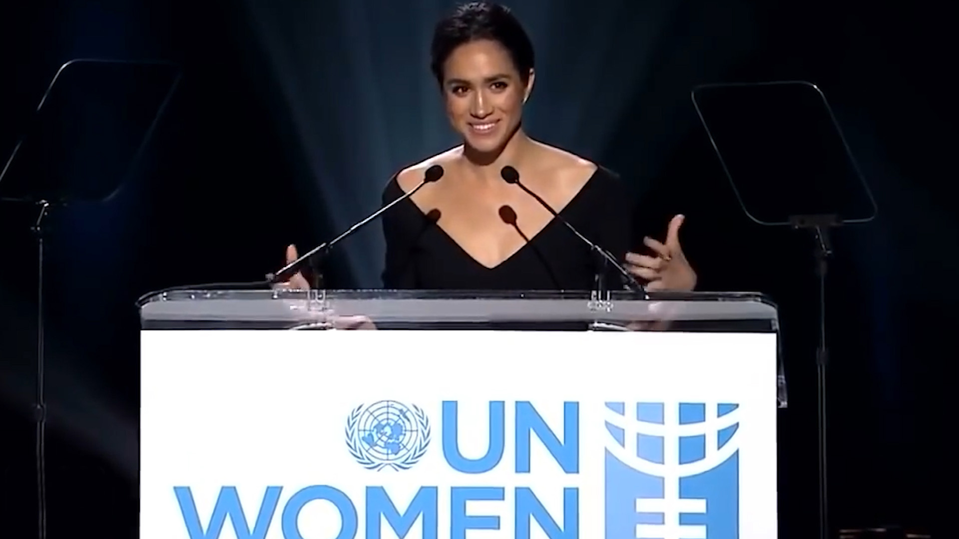 Al mismo tiempo, en 2005, Meghan Markle se convirtió en embajadora de la ONU