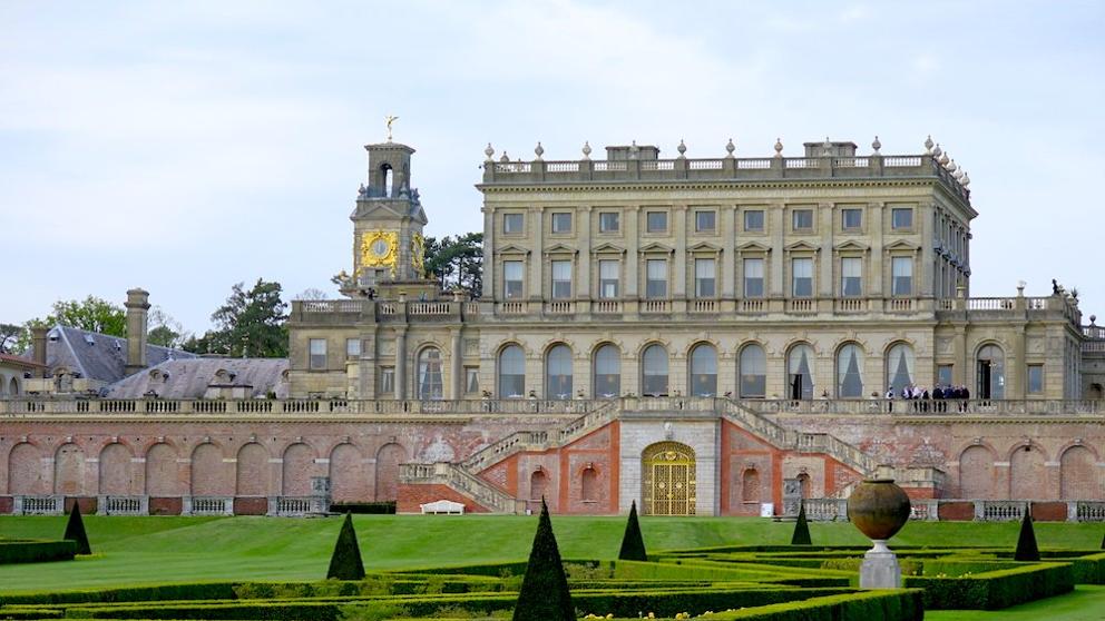 Cliveden House es un hotel desde 1989, rodeado por 140 hectáreas de jardín y bordea el Río Támesis