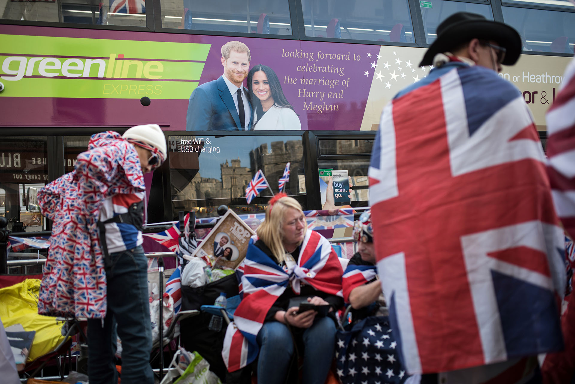 La imagen de los futuros duques de Sussex invadió hasta el transporte público