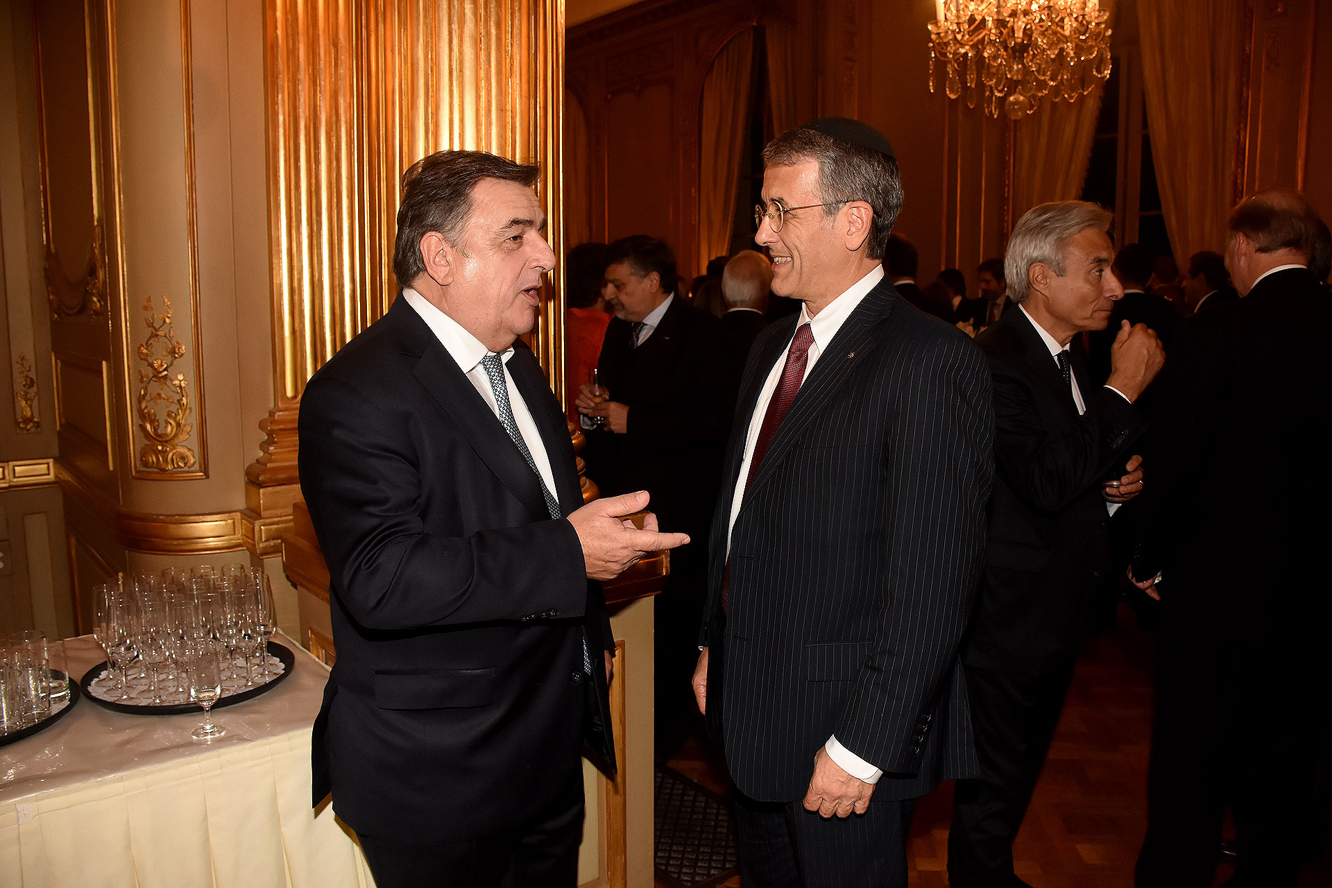 El diputado Mario Negri y el presidente de la AMIA, Agustín Zbar