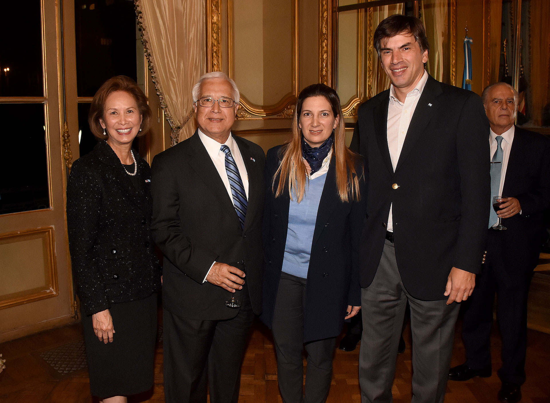 El secretario de Relaciones Económicas Internacionales, Horacio Reyser, junto al embajdor y su esposa