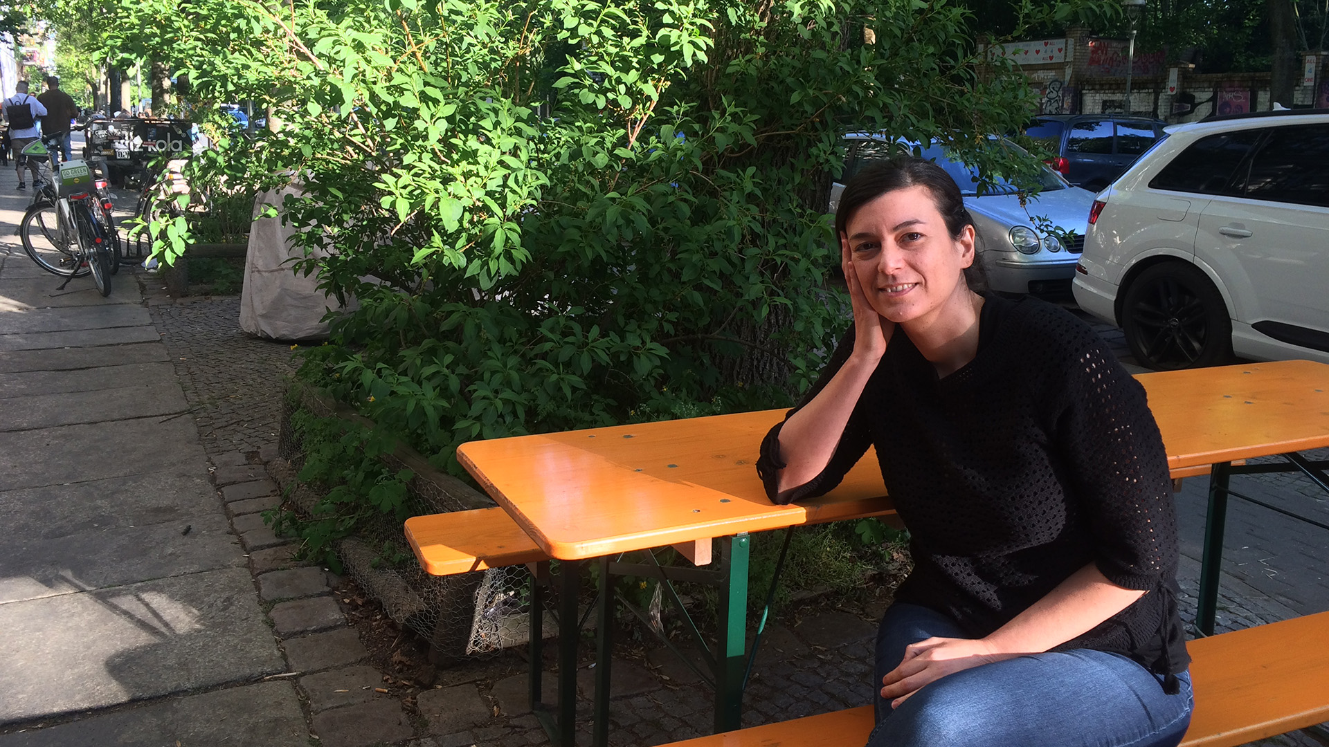 Samanta Schweblin en el restaurante de comida argentina de su pareja, frente al Görlitzer Park