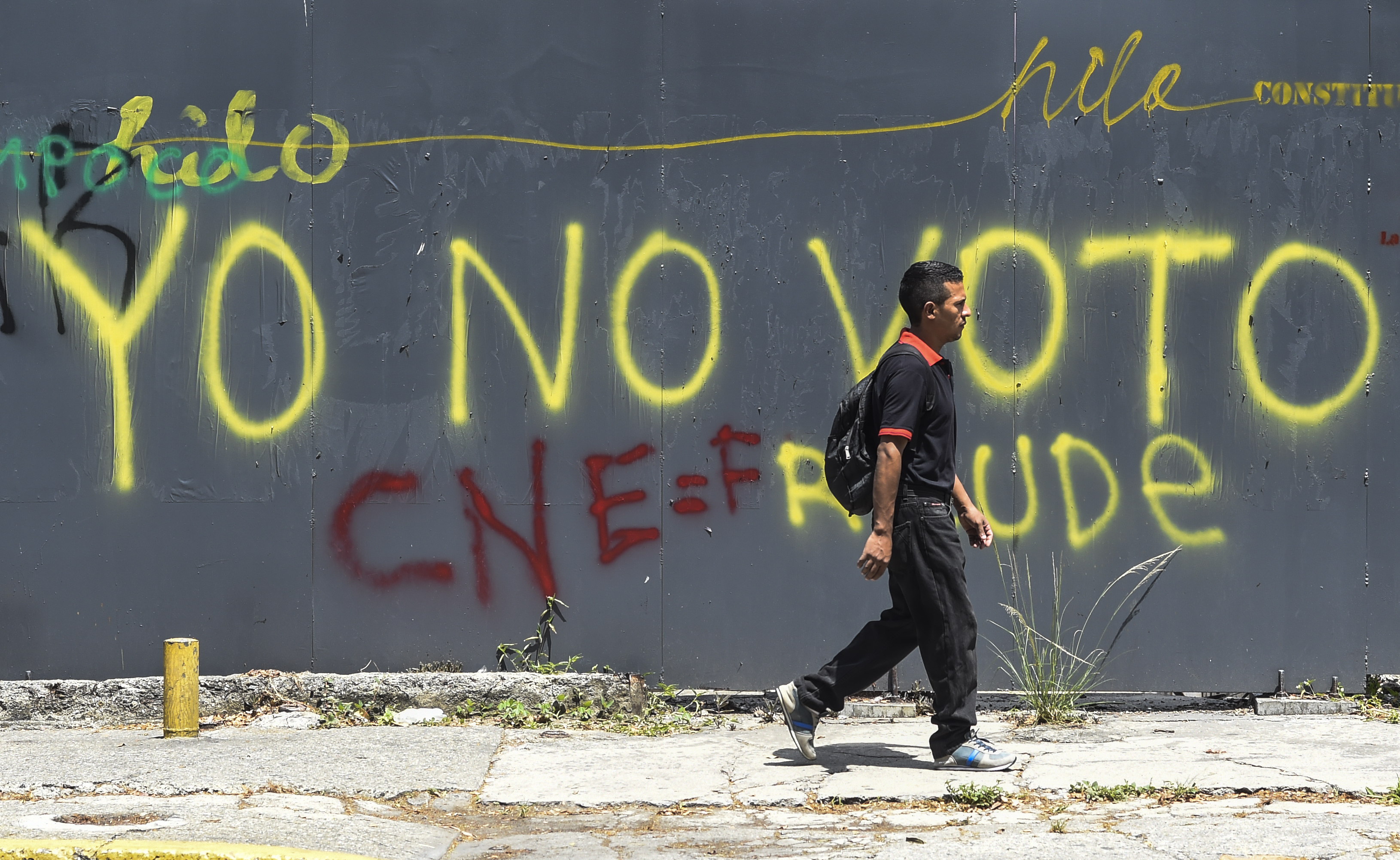 El CNE está fuertemente desprestigiado por su adhesión al oficialismo (AFP)