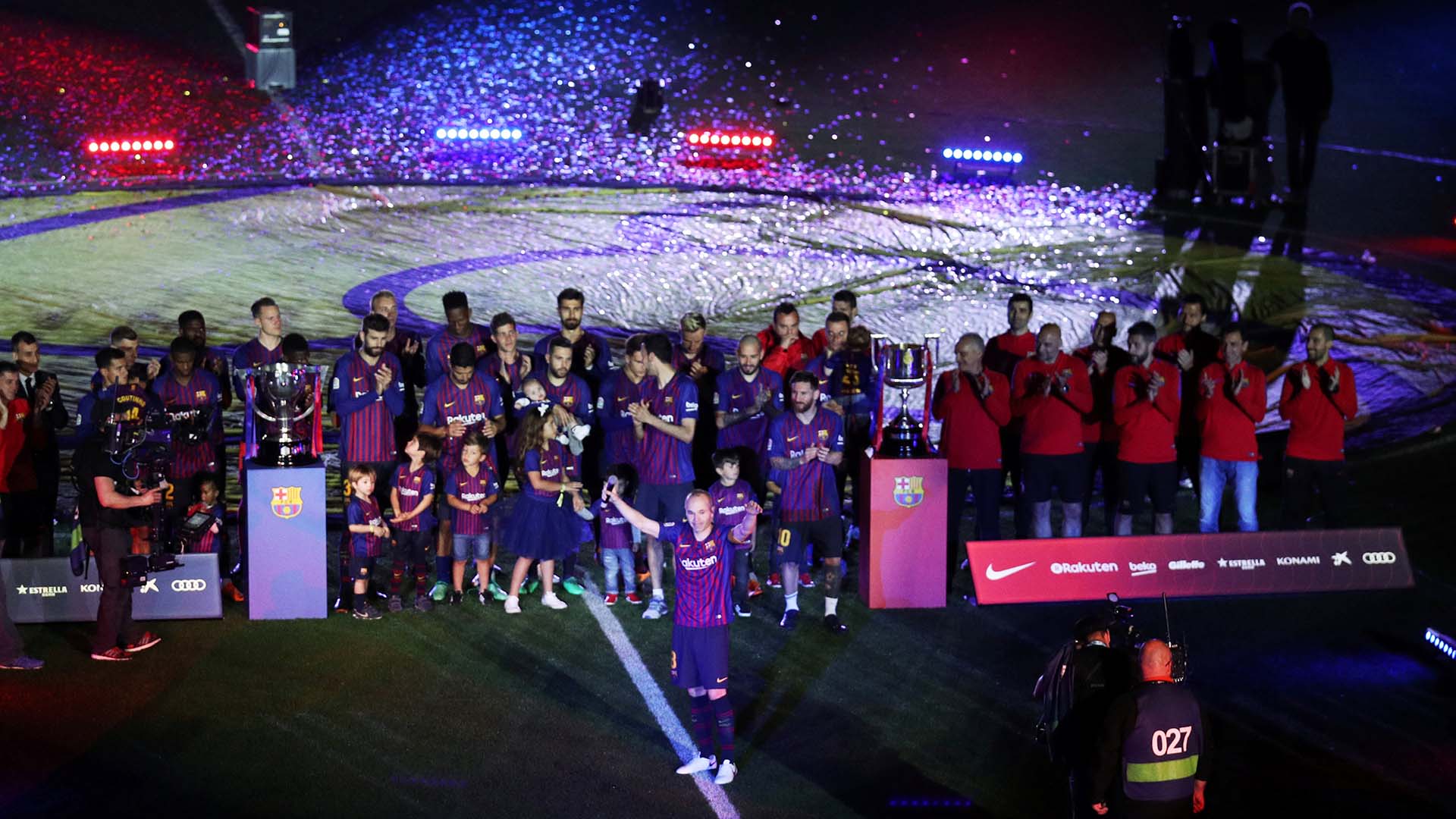 Iniesta le agradeció al público por el apoyo