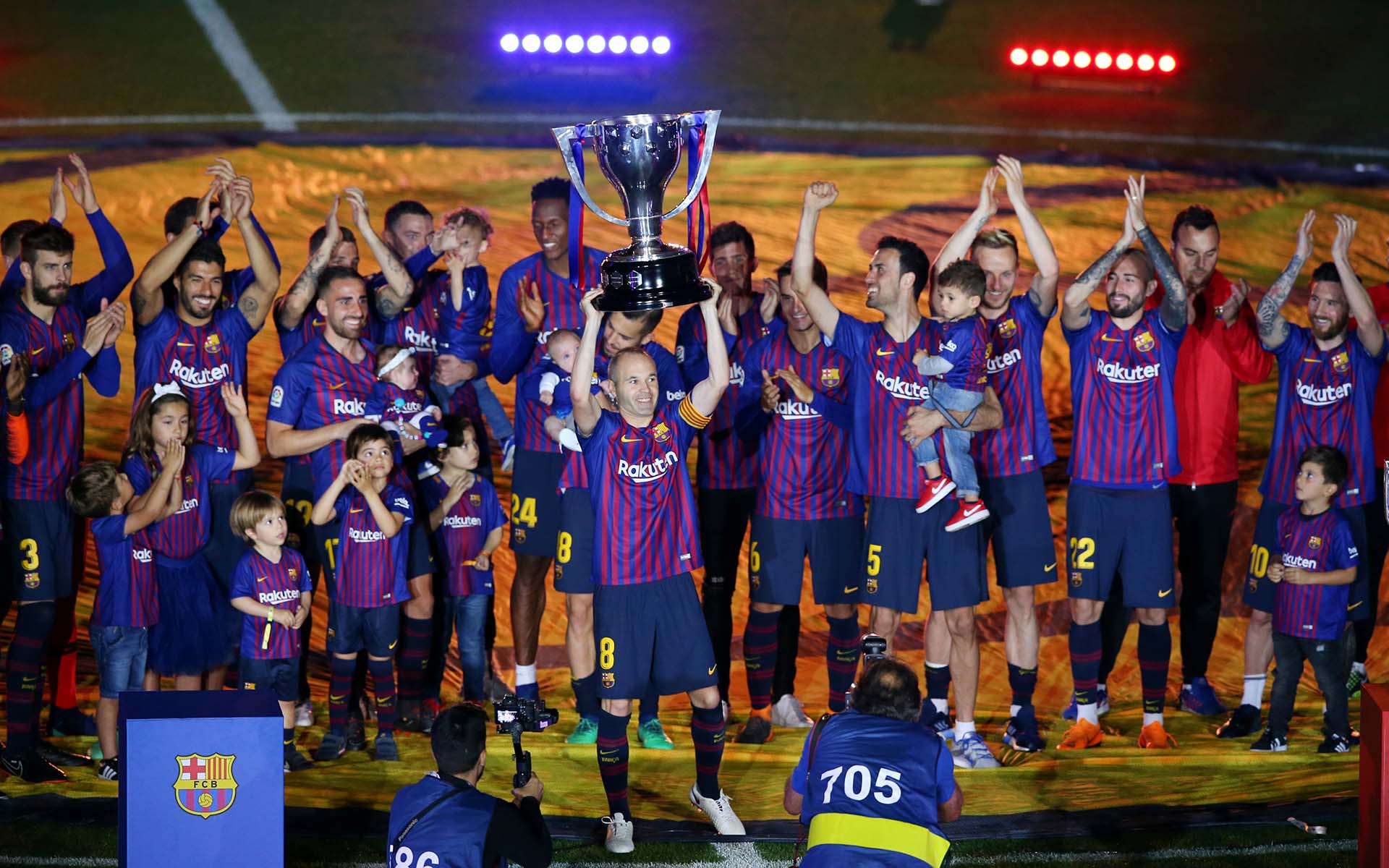 “Mi último partido con mi gente. Muchas emociones pero orgulloso de vivir un momento así. Siempre Barça!”, había escrito antes del cotejo