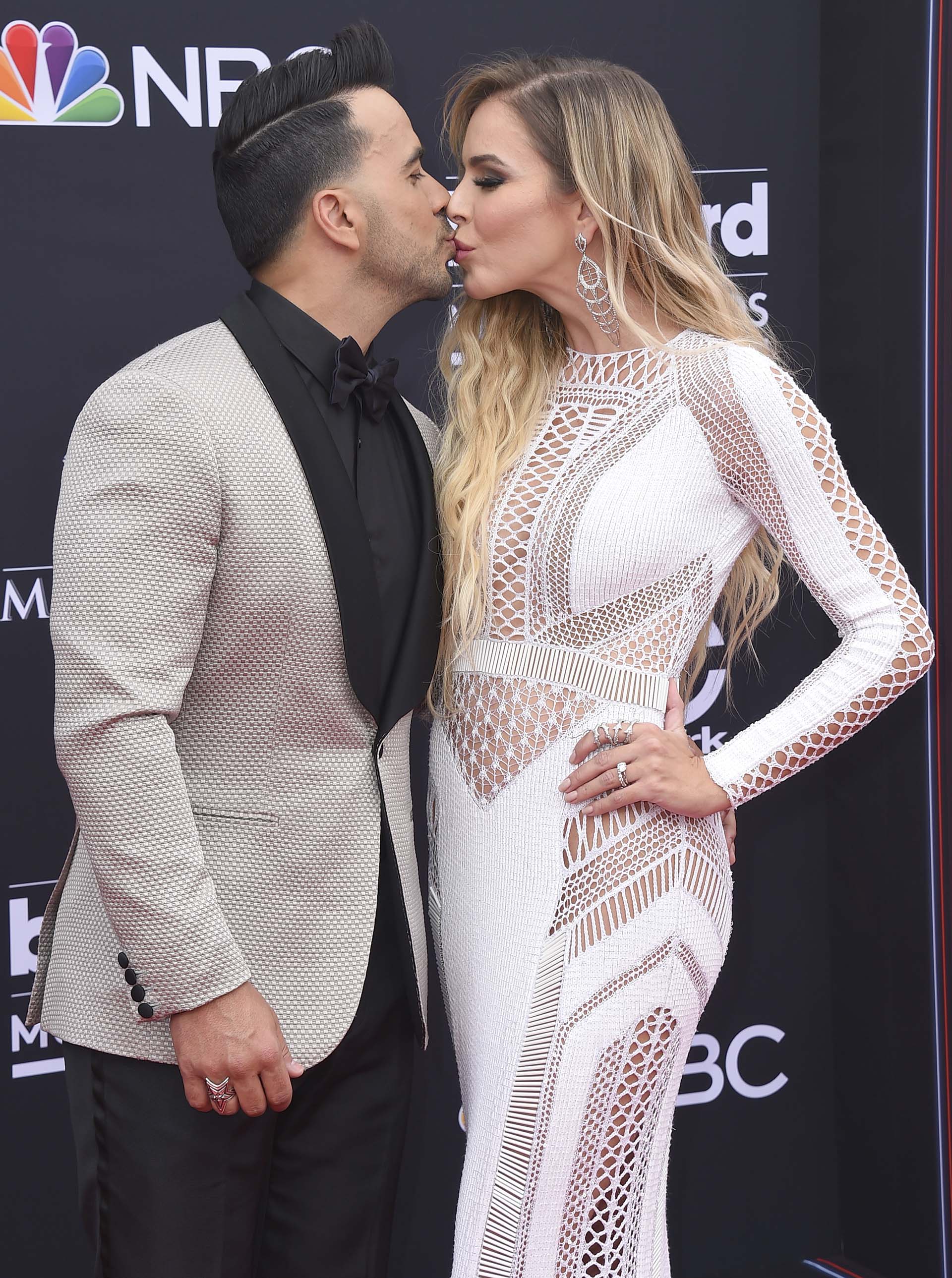 Luis Fonsi y Agueda Lopez (Jordan Strauss/Invision/AP)