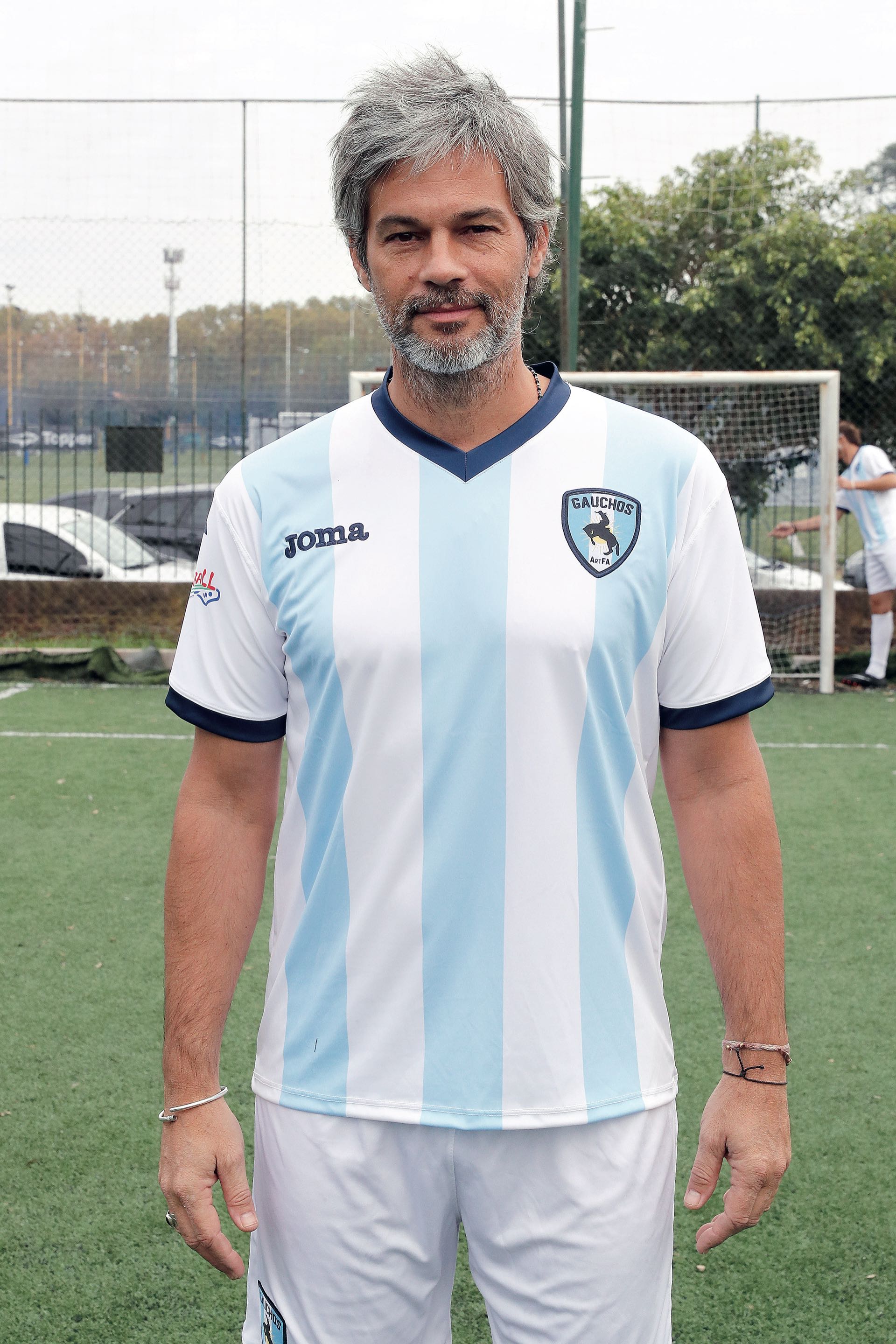 Clase: ’70. Hincha de: Boca. Posición: Delantero. Diferencial: “Meterla en el arco”. Punto débil: “No me considero un buen jugador, sólo tengo suerte: soy un optimista del gol”. Aspiraciones: “Vestir los colores de mi país en este cuarto Mundial de Artistas en el que participo”. (Foto Francisco Trombeta/GENTE)