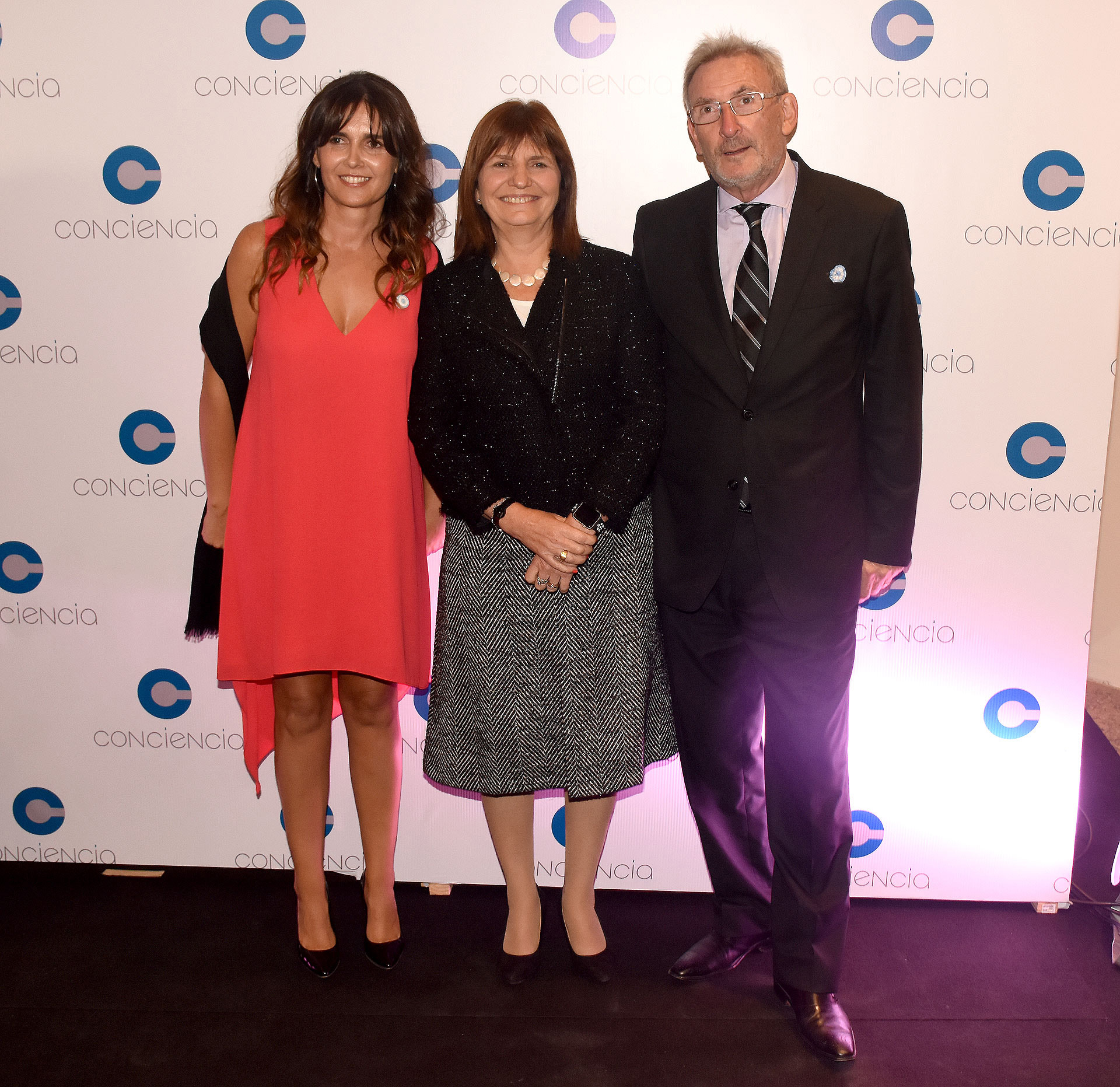 Beby Lacroze junto a la ministra de Seguridad, Patricia Bullrich, y su marido Guillermo Yanco, vicepresidente del Museo del Holocausto y miembro de la Comisión Directiva del Club Político