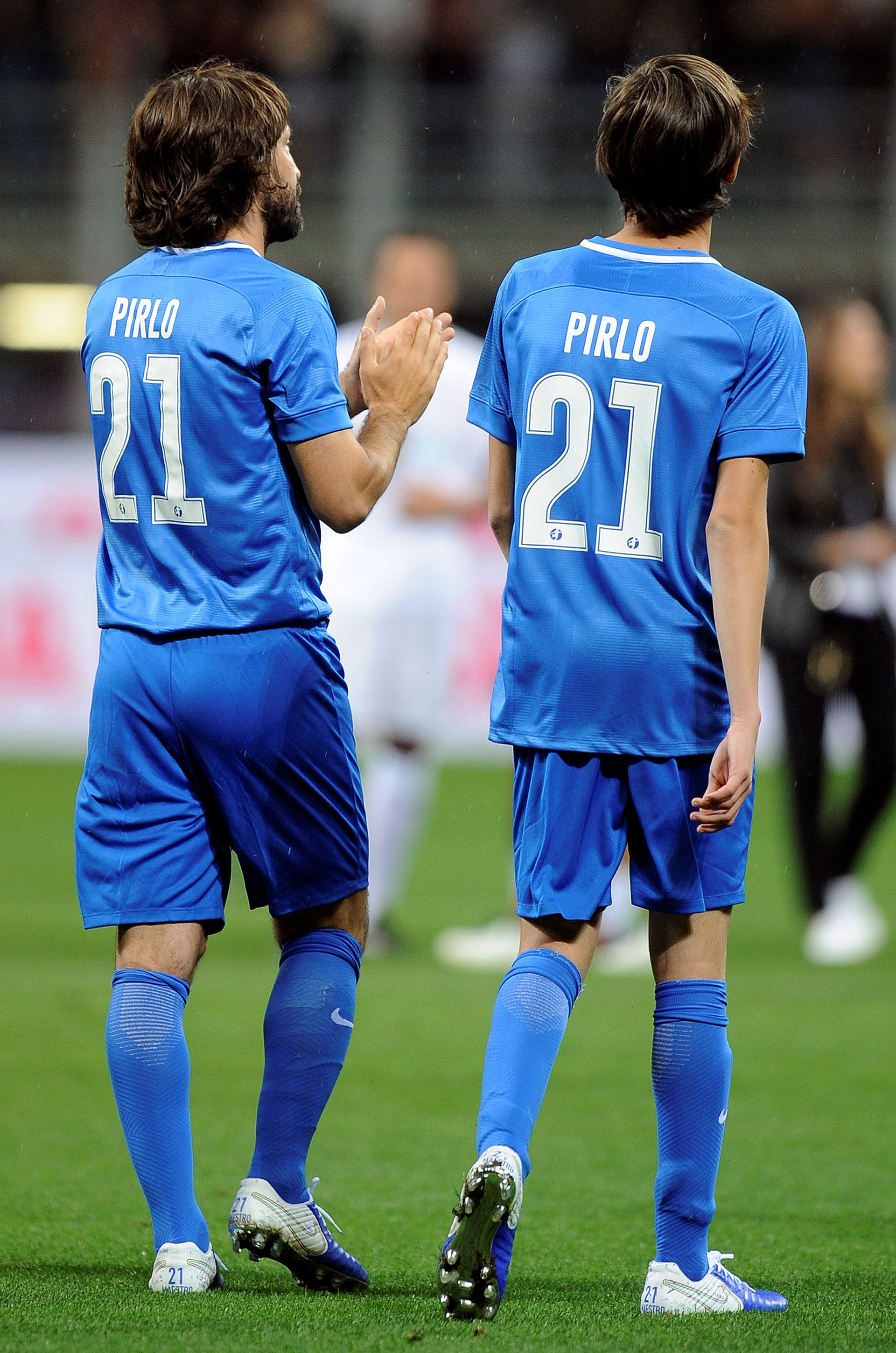 Andrea Pirlo jugó junto a su hijo Niccolo, de 15 años, quien juega en las juveniles de la Juventus (Reuters)