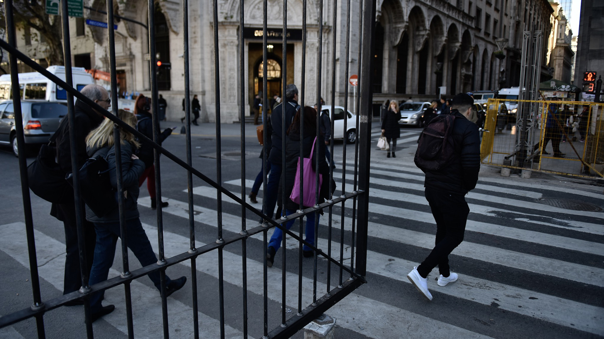 Los peatones se sorprendieron en los últimos días con la instalación de las rejas
