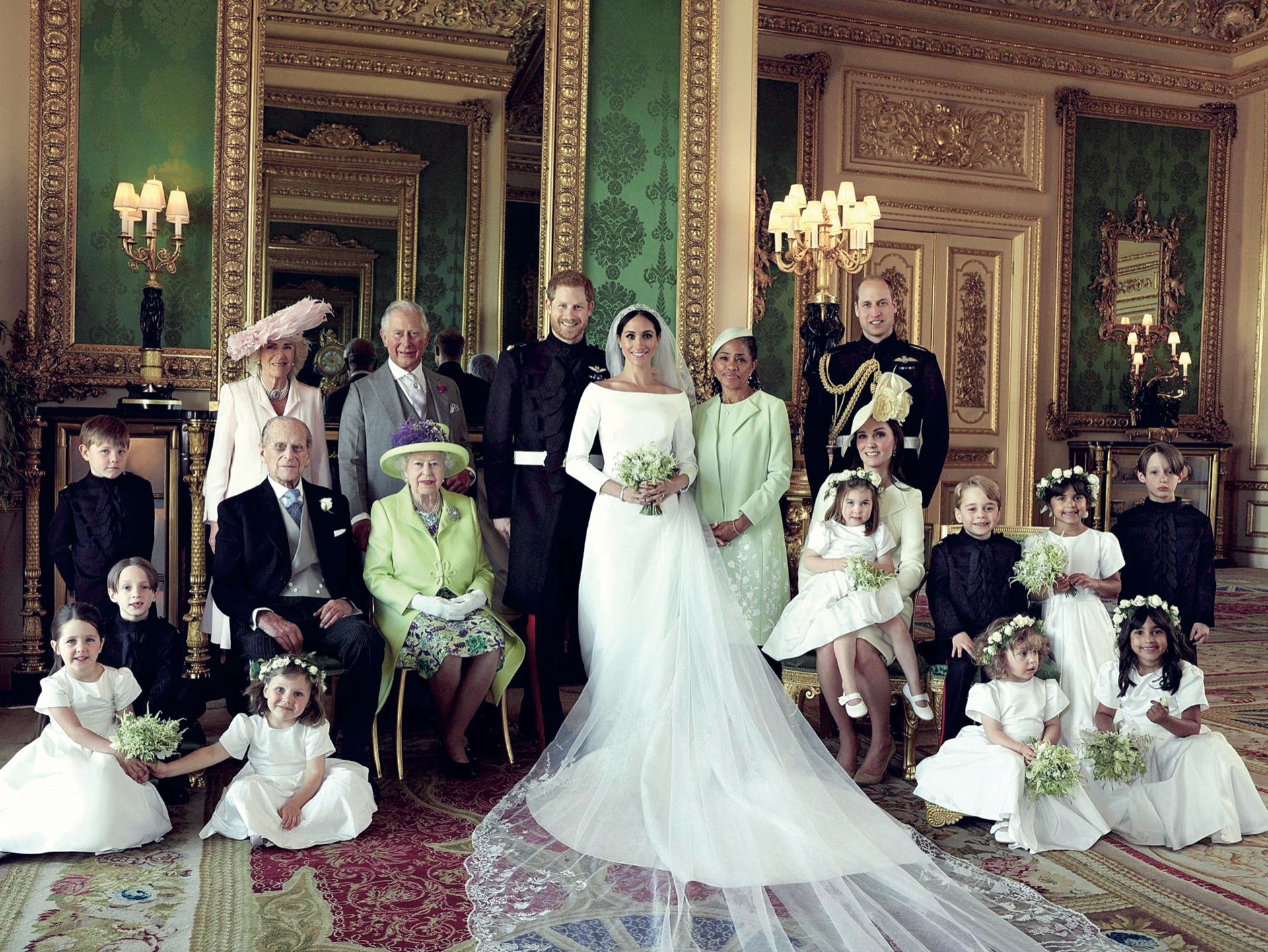 La foto oficial de los novios con la familia real y la madre de Markle
