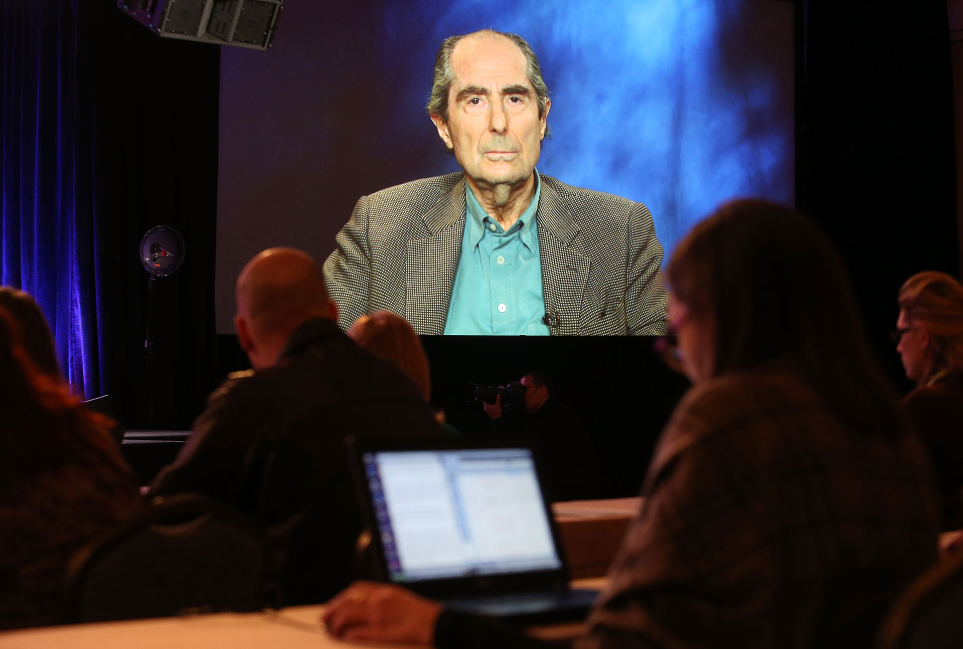 Durante su exposición en el marco del Winter Television Critics Association Press Tour 2013, transmitido vía satélite en el Langham Huntington Hotel de Pasadena, California (AFP)