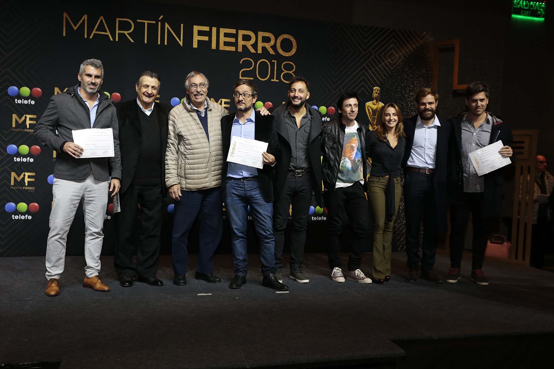 APTRA entregó los diplomas al elenco de “Un gallo para Esculapio”, la ficción que más nominaciones tiene en los premios Martín Fierro (Christian Bochichio)