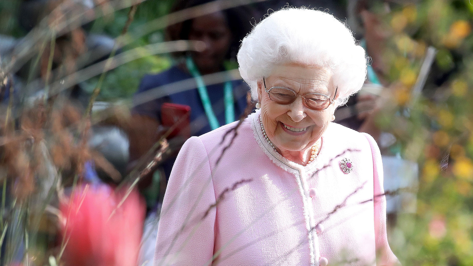 La reina Isabel II a su llegada al Chelsea Flower Show, un gran evento que se realiza anualmente en el Hospital Real de Chelsea y que está considerado la mayor exposición floral del mundo