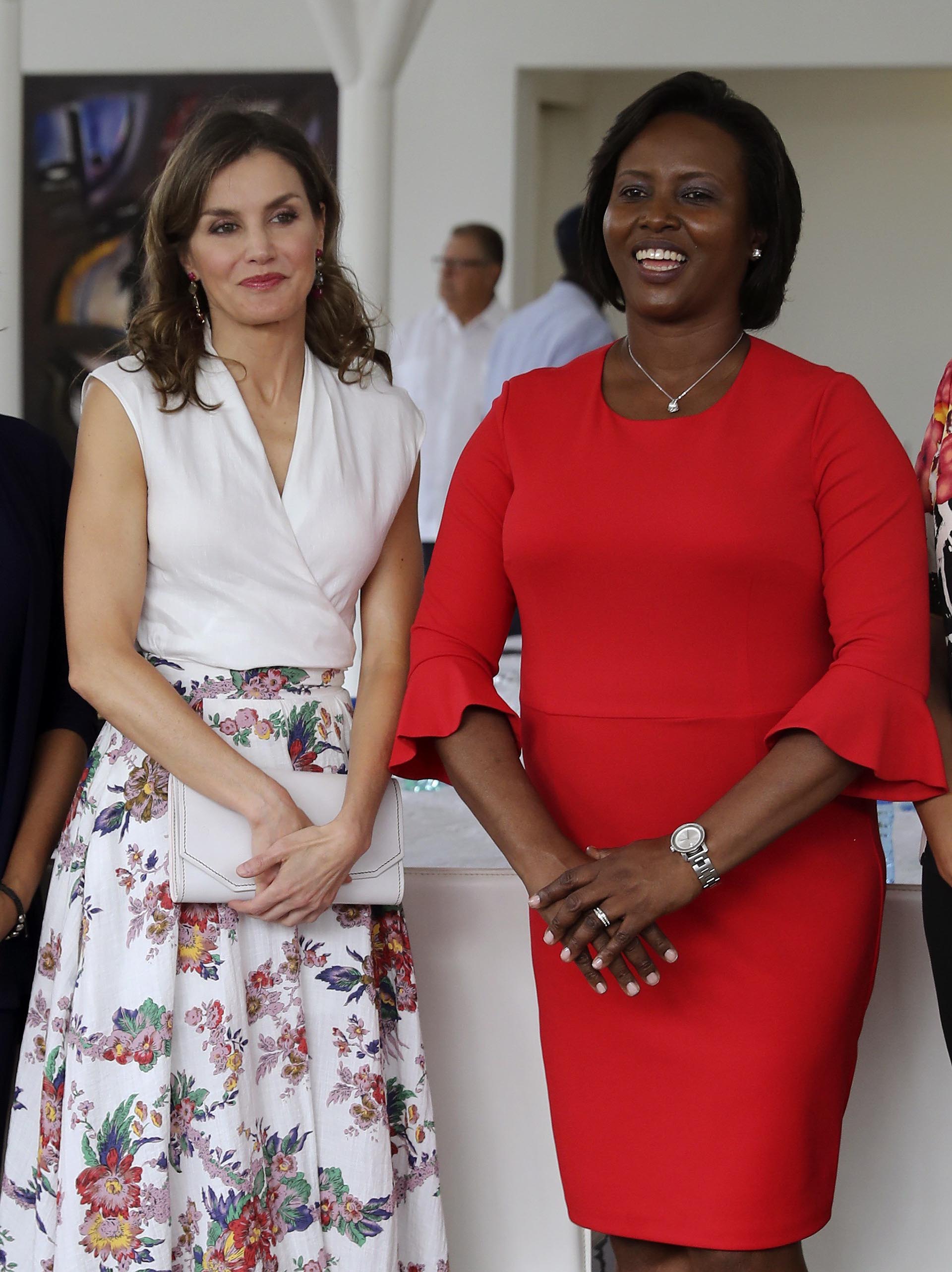 Letizia acompañada por la primera dama de Haití, Martíne Moise, en el Museo Panteón Nacional Haitiano donde participaron de una reunión para conocer la situación de la mujer en Haití, los logros alcanzados y los retos pendientes