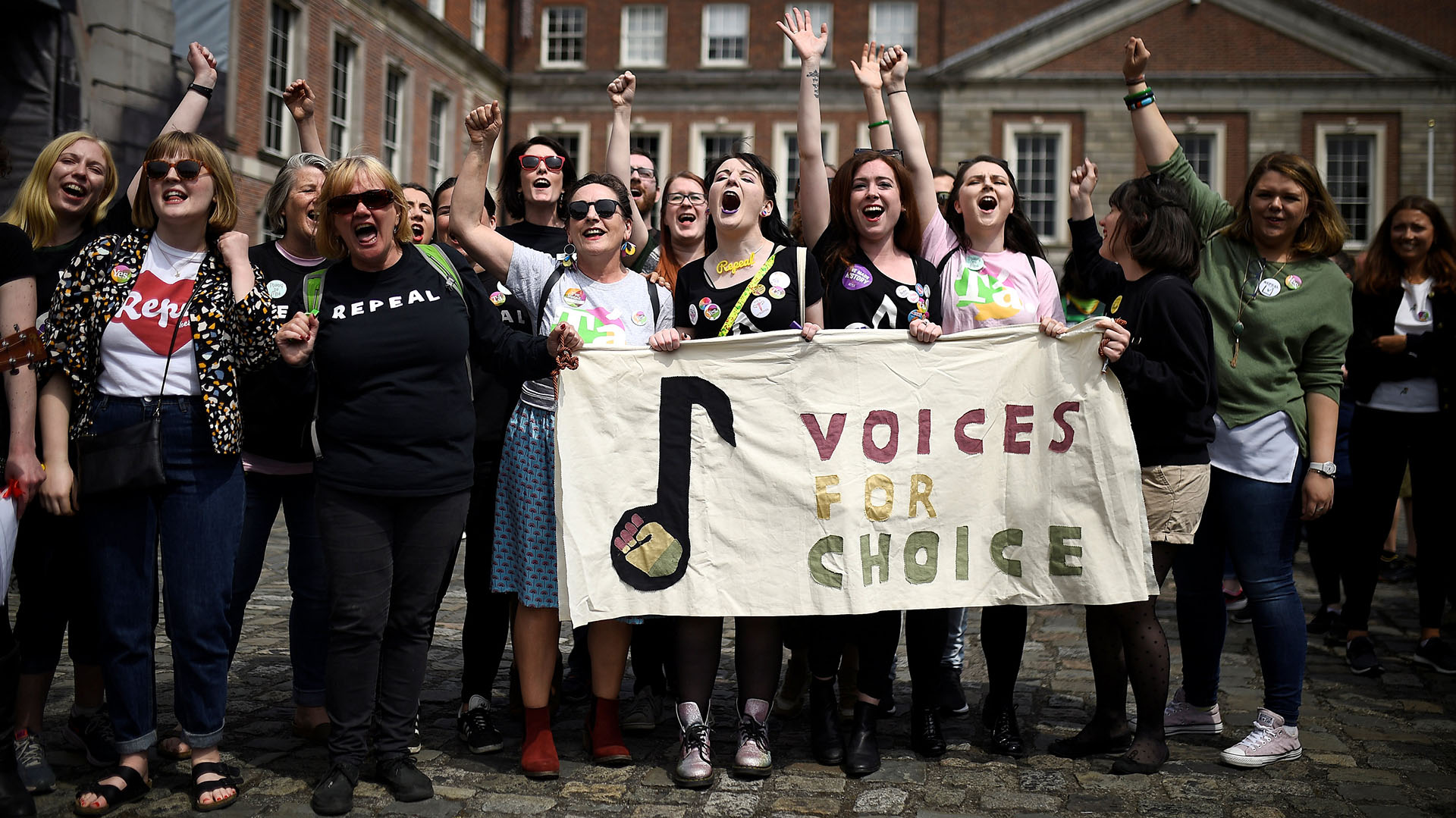 Mujeres en las celebraciones de la liberalización de la ley de aborto en Irlanda (REUTERS/Clodagh Kilcoyne)
