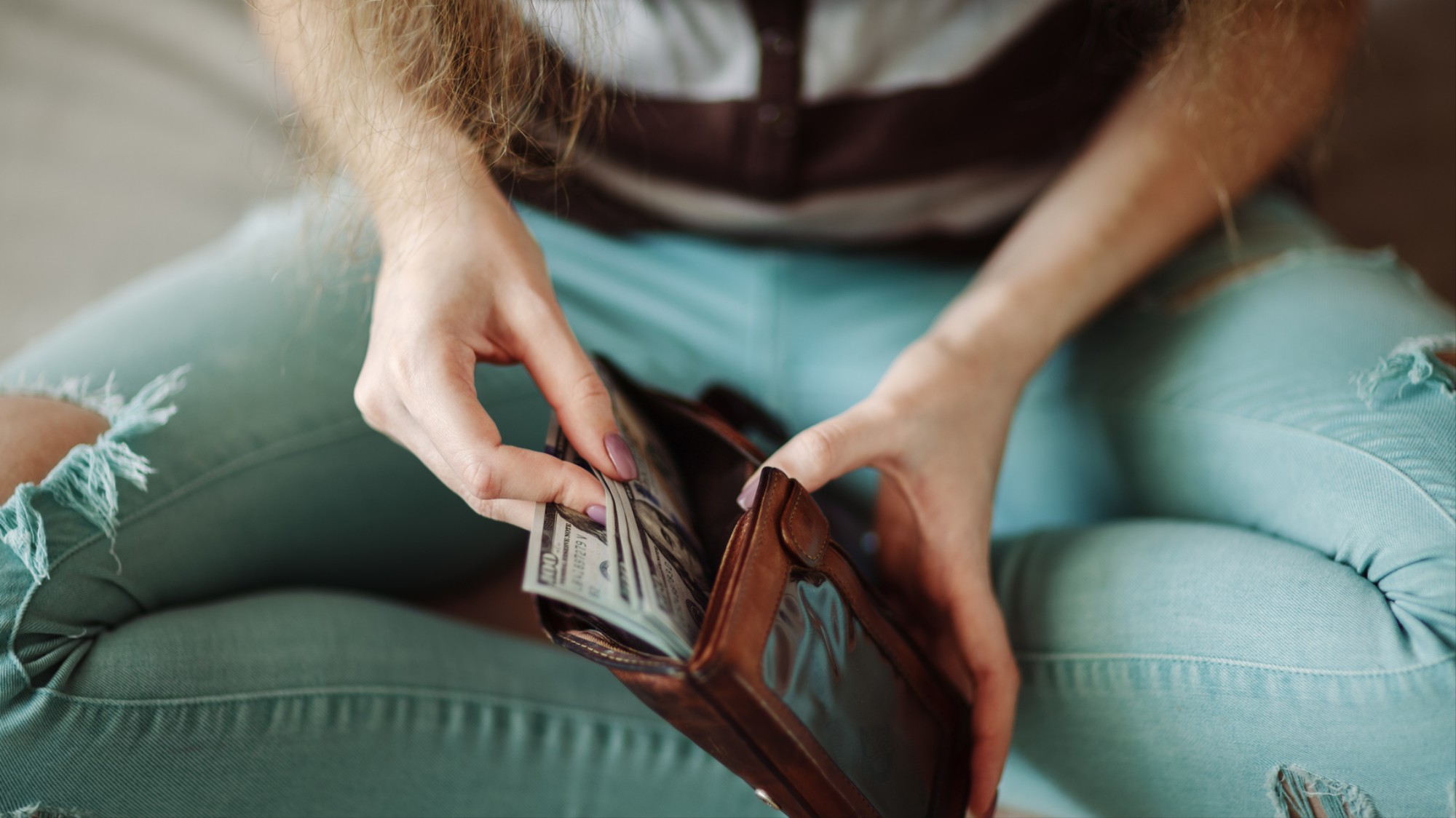 El negocio de mover dinero crece en la Argentina y el 60% son envíos al exterior