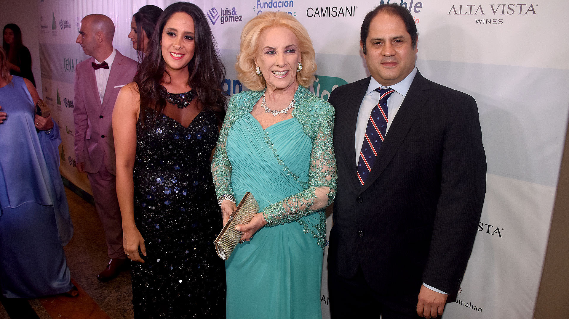 Mirtha Legrand junto a Vanesa y Felipe Noble Herrera, padrinos empresariales de los 30 años de la Fundación Garrahan
