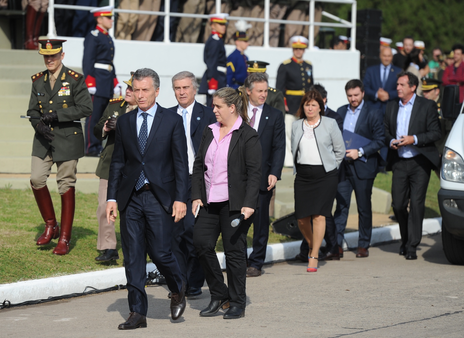 Macri junto a los ministros de Defensa y Seguridad de la Nación