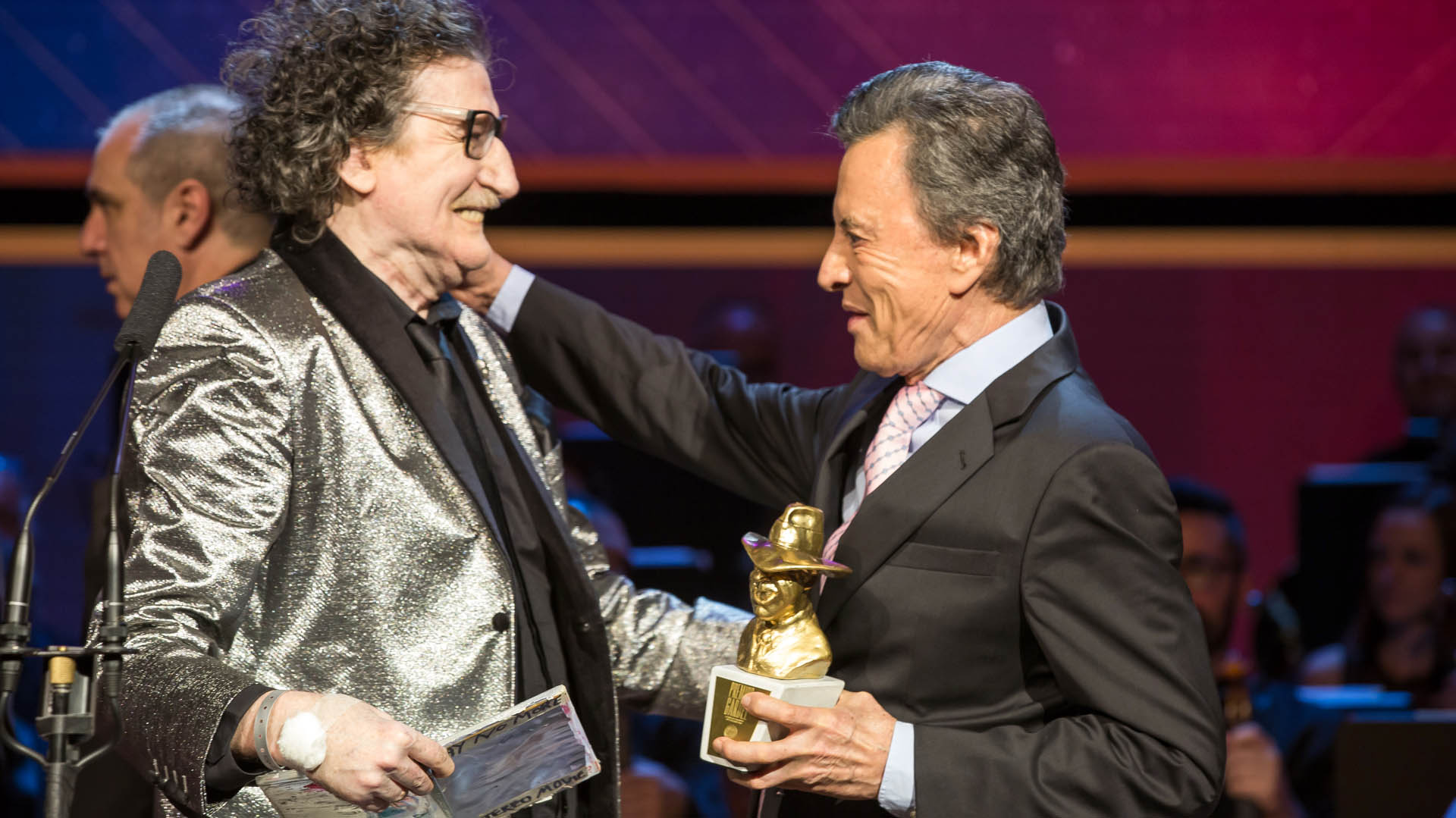 Palito Ortega le entregó el Gardel de Oro a Charly García