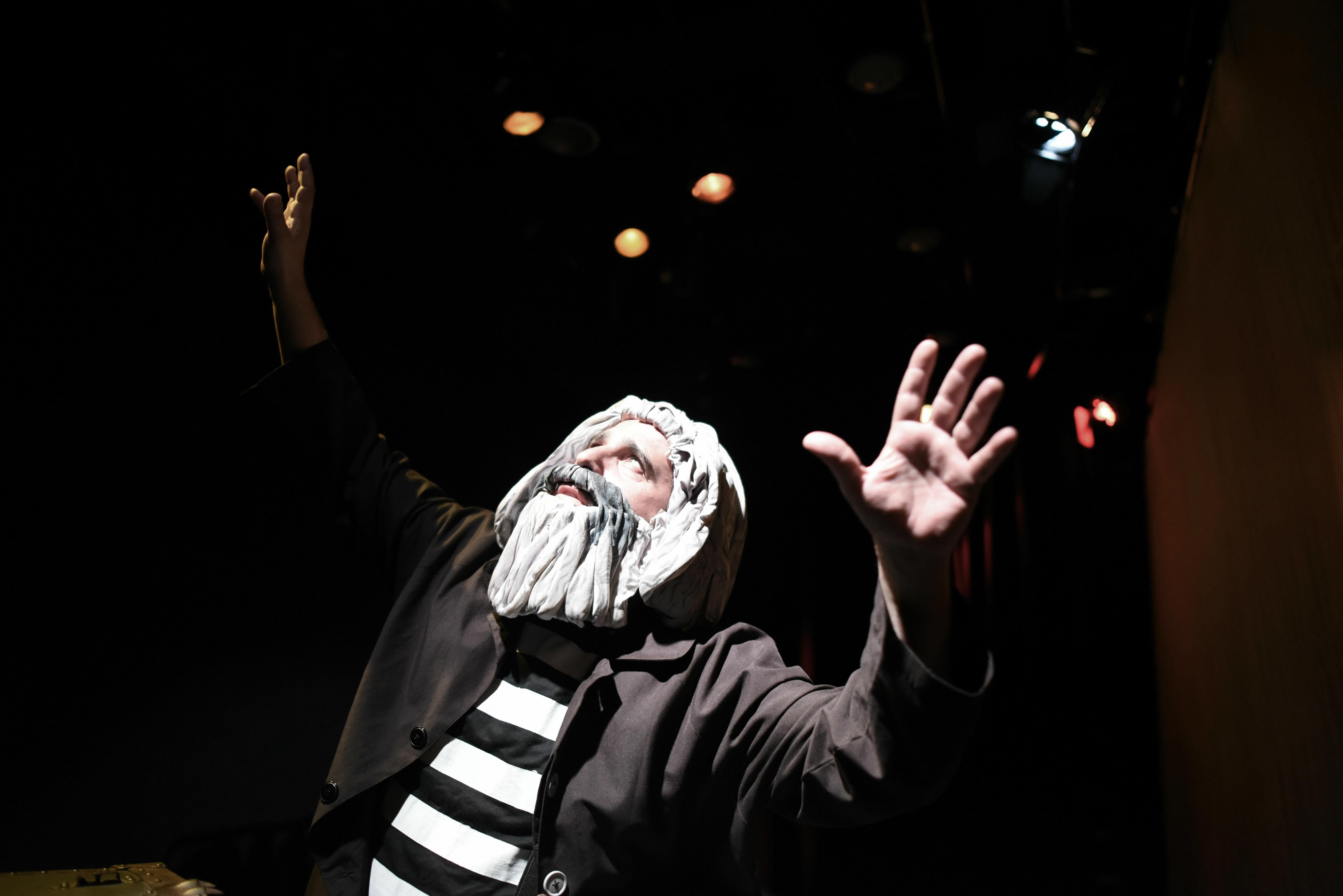 Eléctrico-Carlos-Marx_Manuel-Santos-Iñurrieta_foto-Agustina-Haurigot