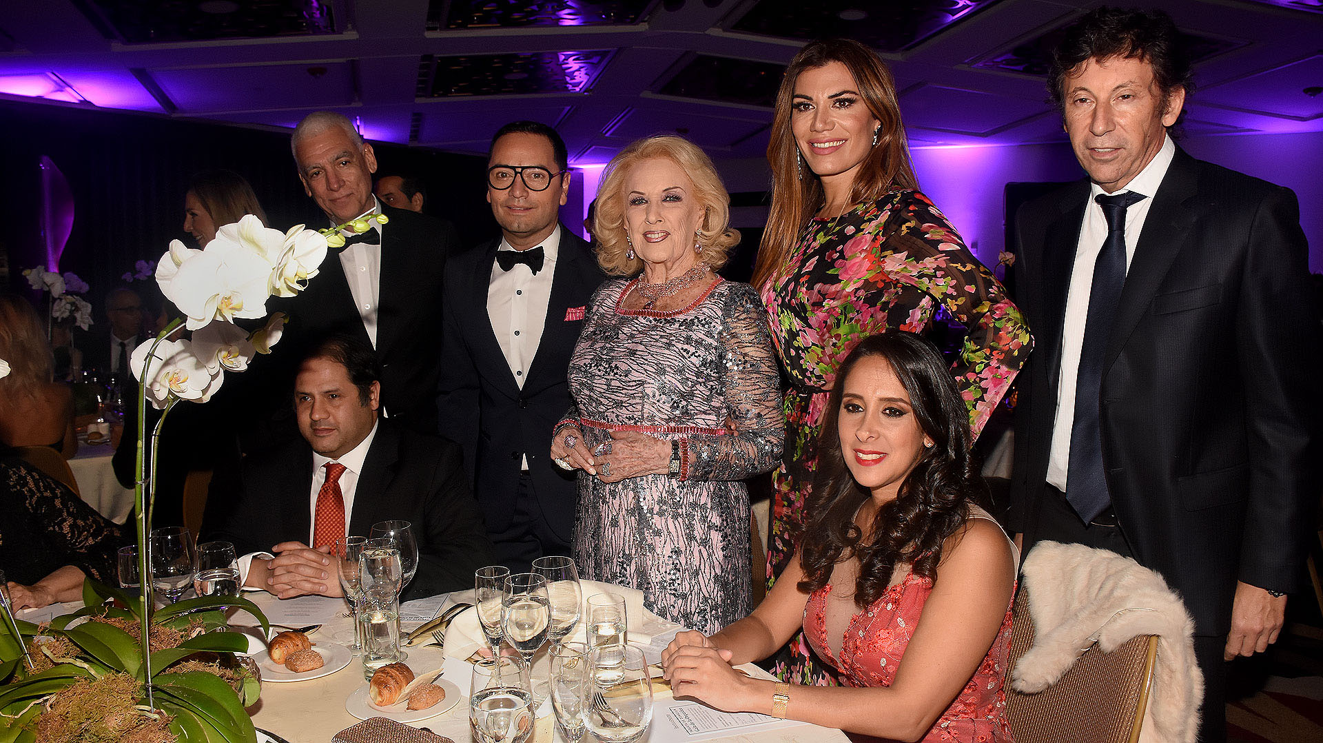 Mirtha Legrand junto a Vanesa y Felipe Noble Herrera, Guillermo “Macu” Mazzuca, Fabián Medina Flores, Flor de la V y el intendente de San Isidro, Gustavo Posse
