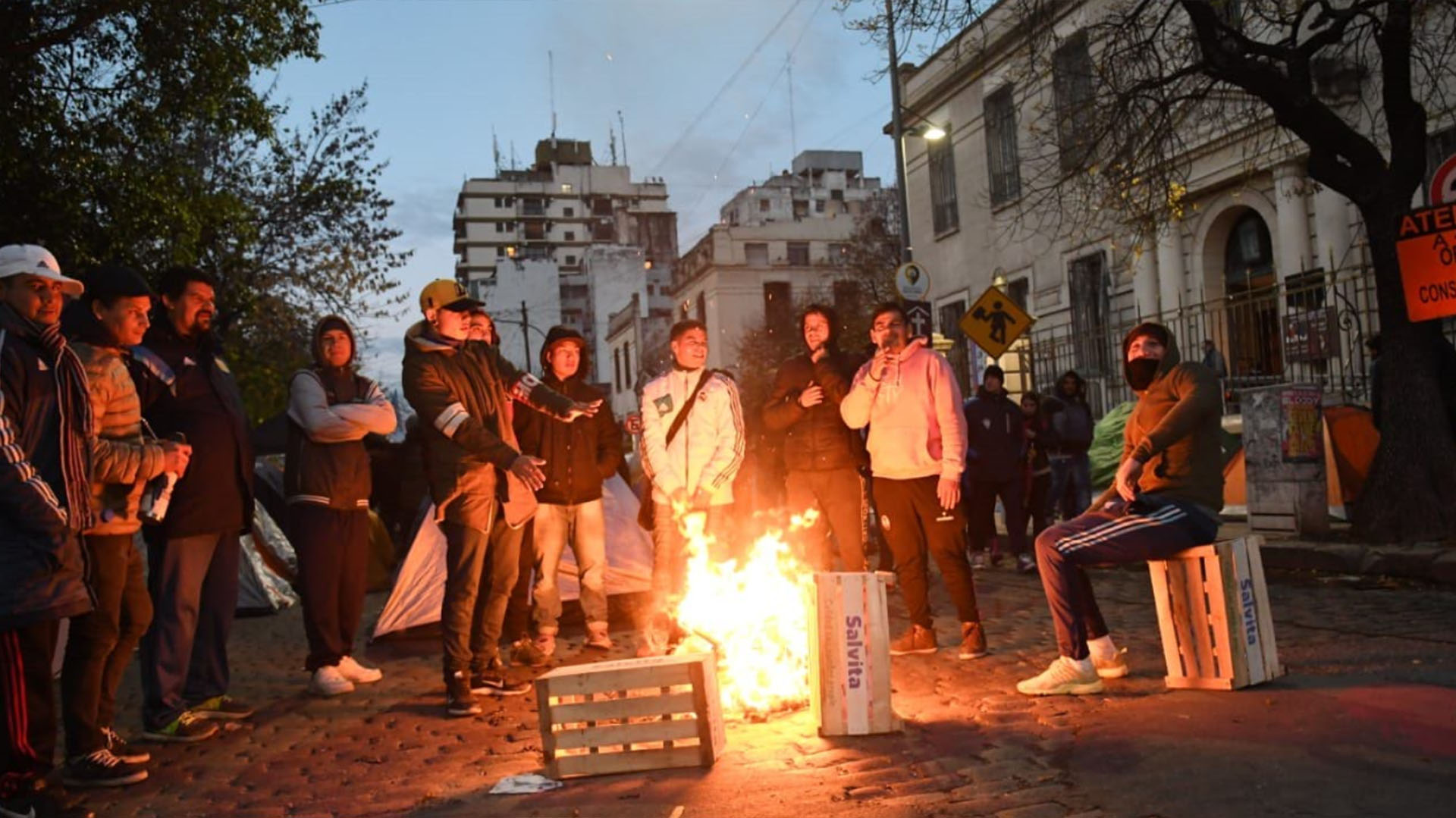 Las primeras columnas en el el barrio de Liniers