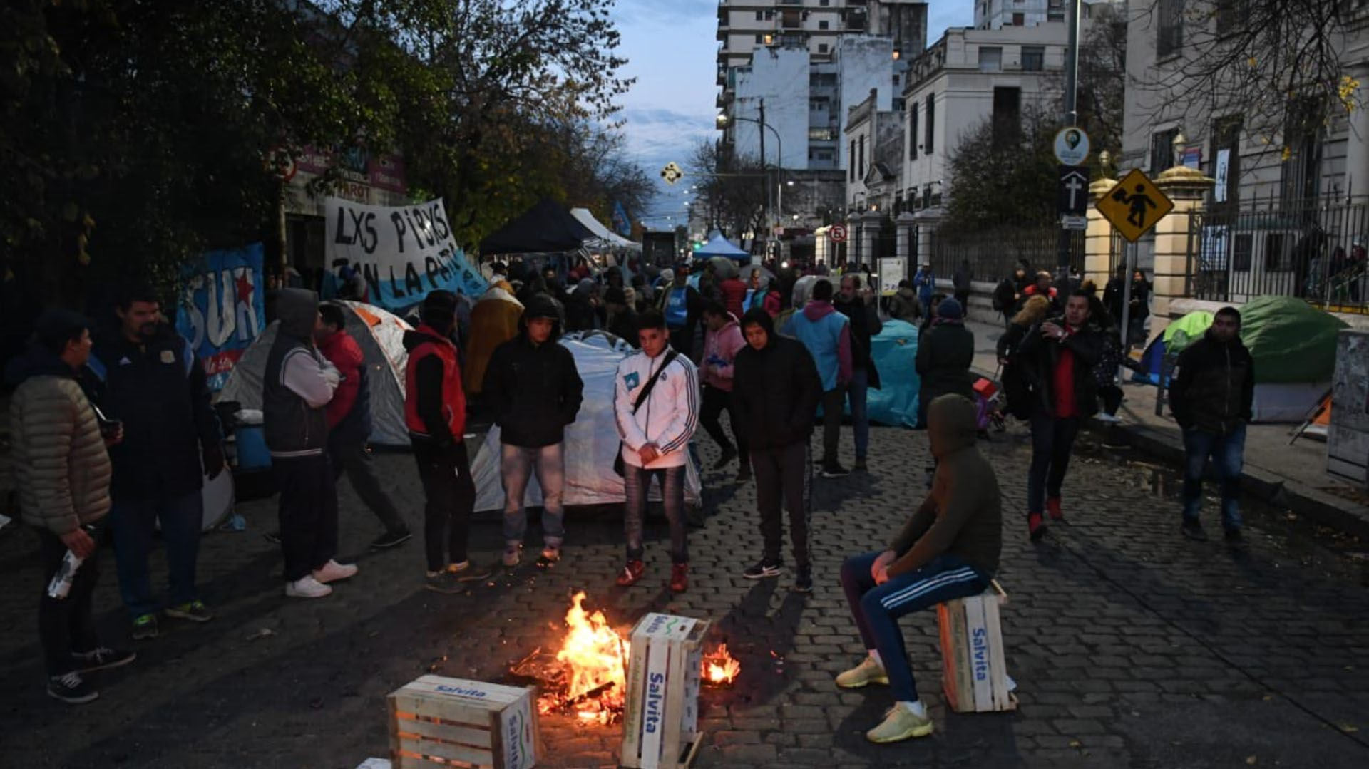 Las primeras columnas en el el barrio de Liniers
