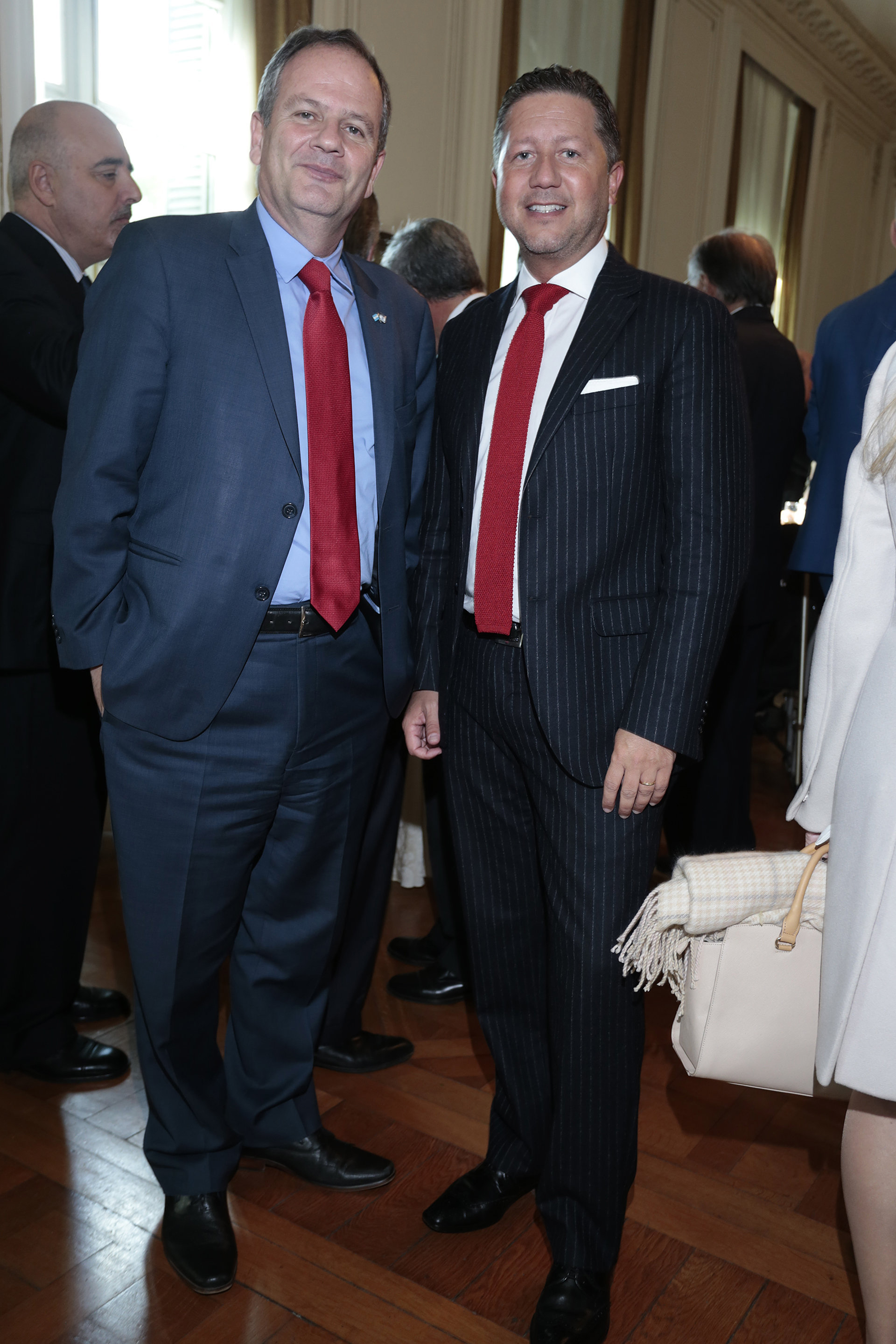El embajador de Israel en la Argentina, Ilan Sztulman, junto a un funcionario de la embajada de Paraguay en la Argentina