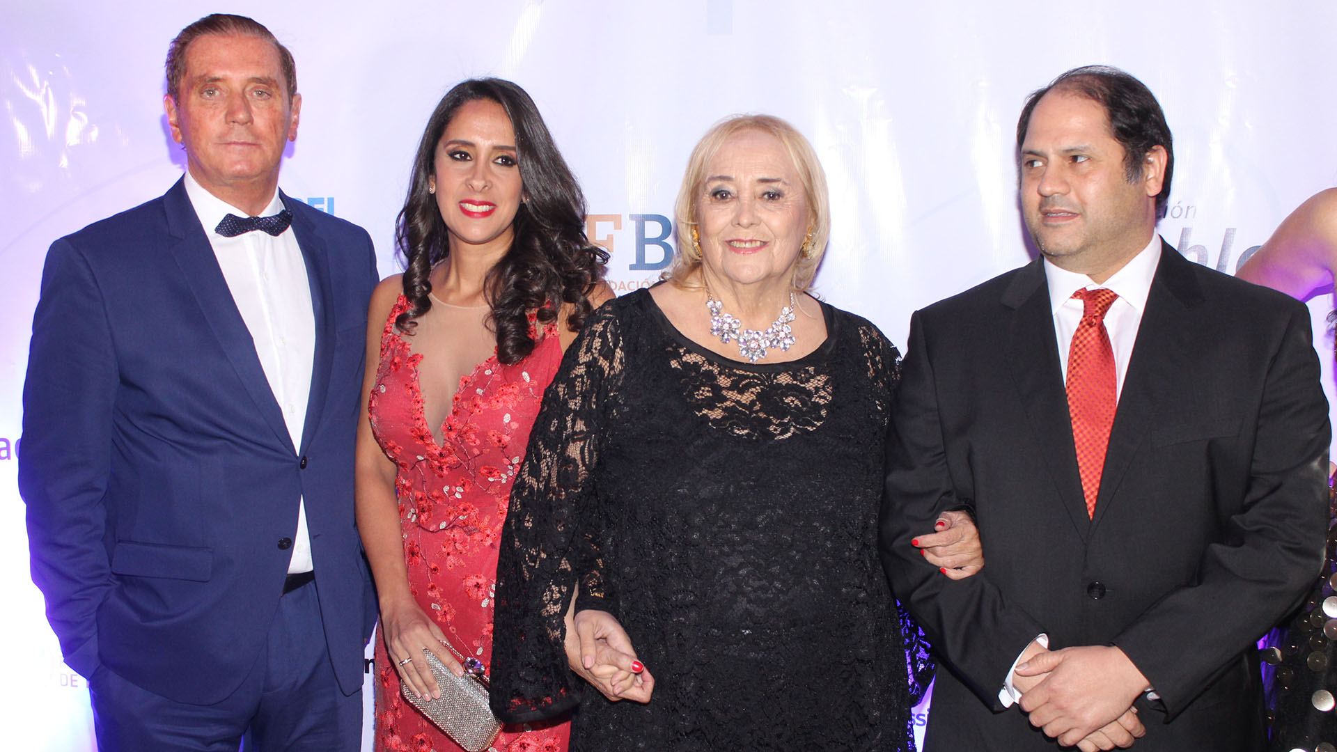 Fernando Scattini y Vanesa Noble Herrera junto a Gloria de las Casas, presidente de Infancia Plena, y Felipe Noble Herrera