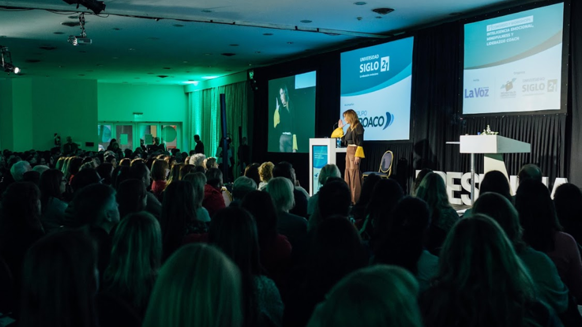 El auditorio estuvo lleno durante el “Tercer Congreso de Inteligencia Emocional, Liderazgo Coach y Mindfulness” organizado por la Universidad Siglo 21, en la ciudad de Córdoba