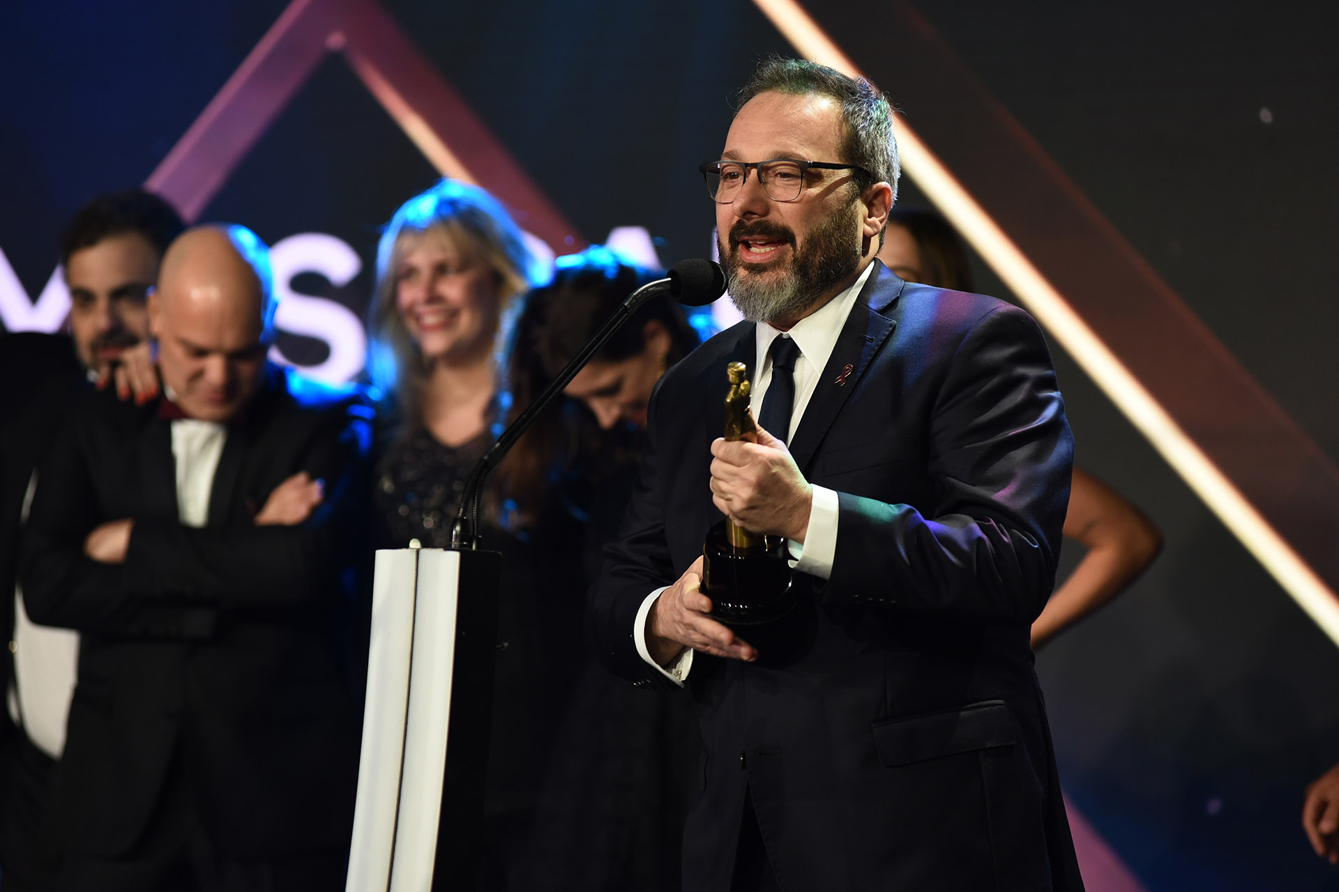 Gerardo Rozín, agradeció el premio Mejor Musical por “La peña de Morfi”