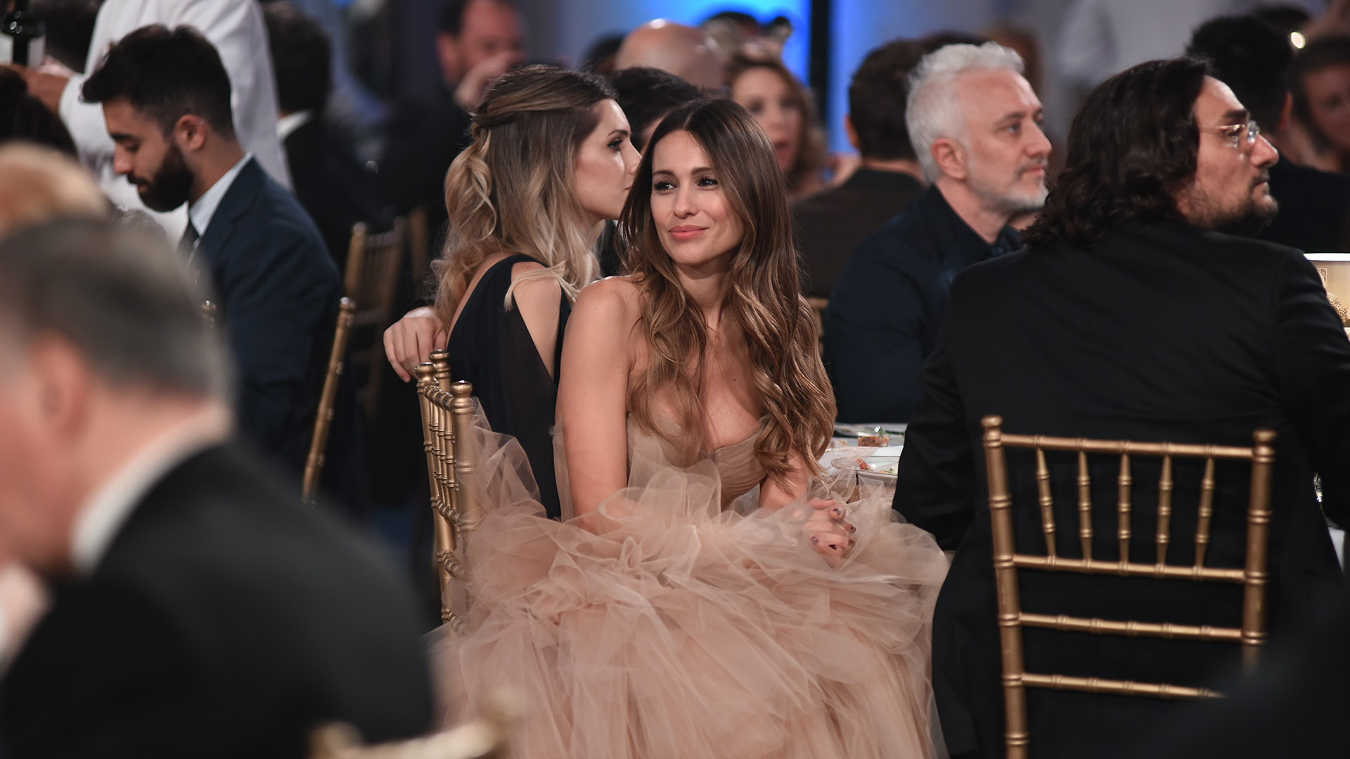Carolina Pampita Ardohain y su espectacular vestido de Javier Saiach con una amplia falda de 70 metros de tul. ¿Y Pico Mónaco? “Se quedó en casa con los chicos y miró la ceremonia por televisión”, confesó