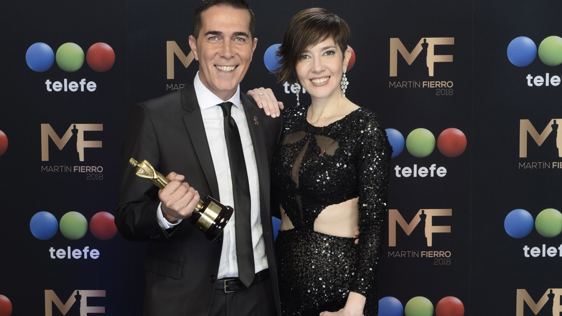 Telefe Noticias a las 20, conducido por Cristina Pérez y Rodolfo Barili, fue el primer ganador de la ceremonia de entrega de los premios Martín Fierro 2018