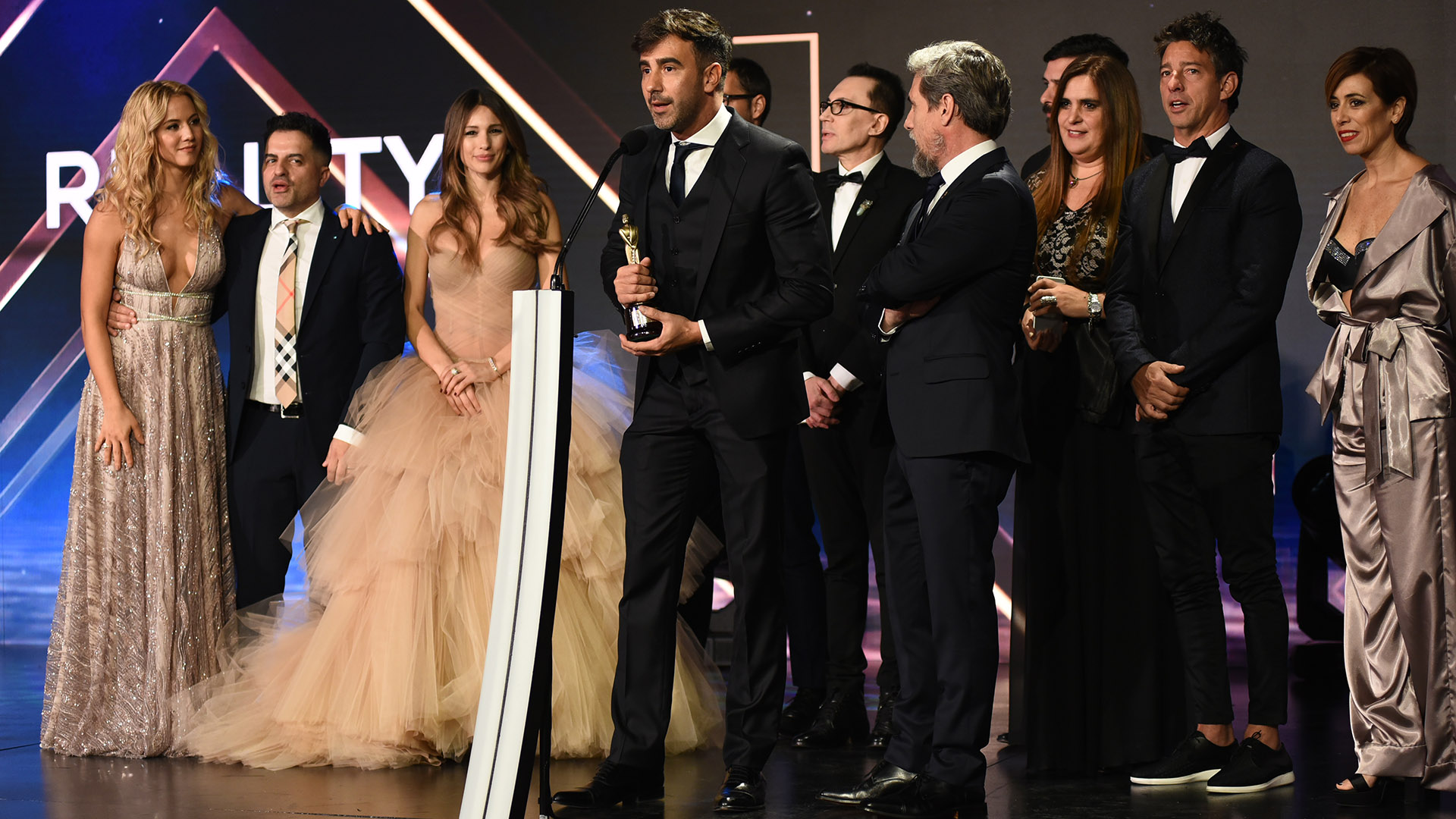 Sin Marcelo Tinelli, que estaba en Mar del Plata, Federico Hoppe, junto al team de Showmatch-Bailando, agradeció el premio como Mejor Reality