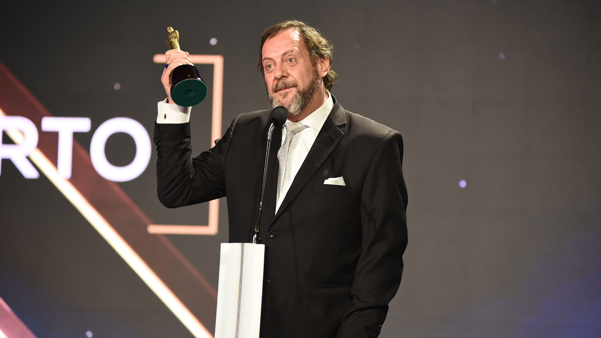 Luis Luque, para algunos “casi irreconocible” (mucho más flaco y elegante), ganó como Mejor Actor de Reparto en Unitario