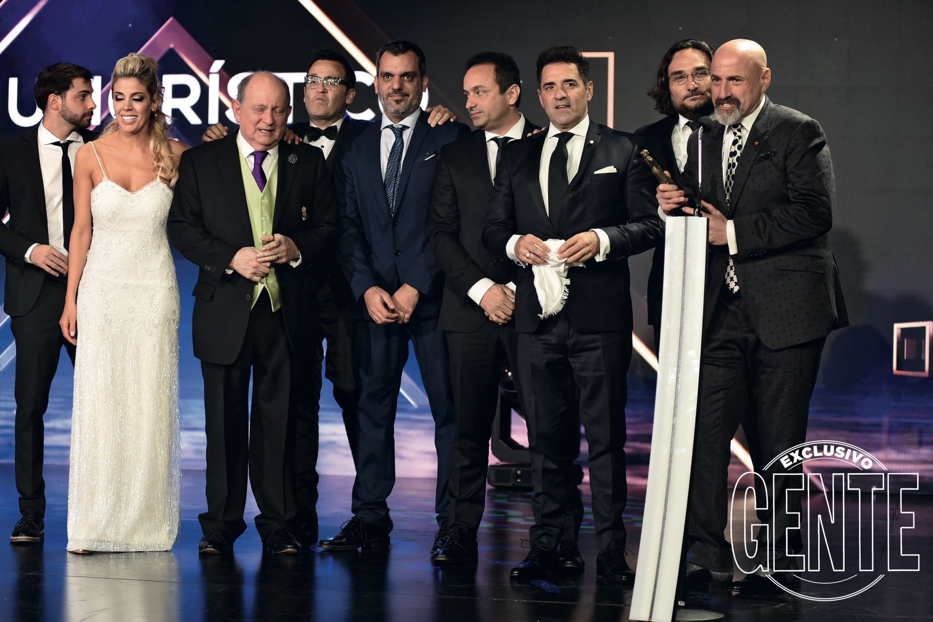 Mariano Iúdica, Gustavo Sofovich y el gran elenco de Polémica en el bar, producido por KZO para América, Mejor Programa Humorístico/Actualidad.