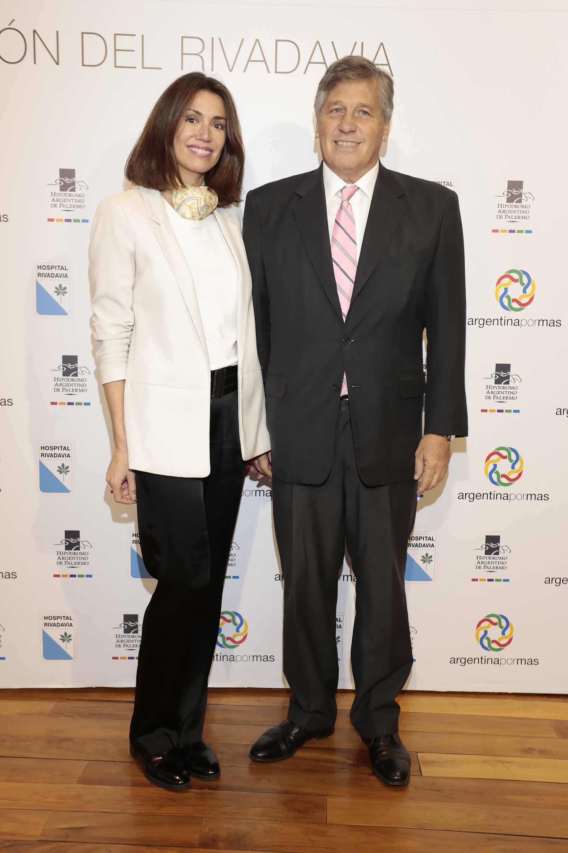 Verónica Quintana, jefa de prensa del Hipódromo de Palermo, junto al presidente de la Comisión de Carreras, Antonio Bullrich