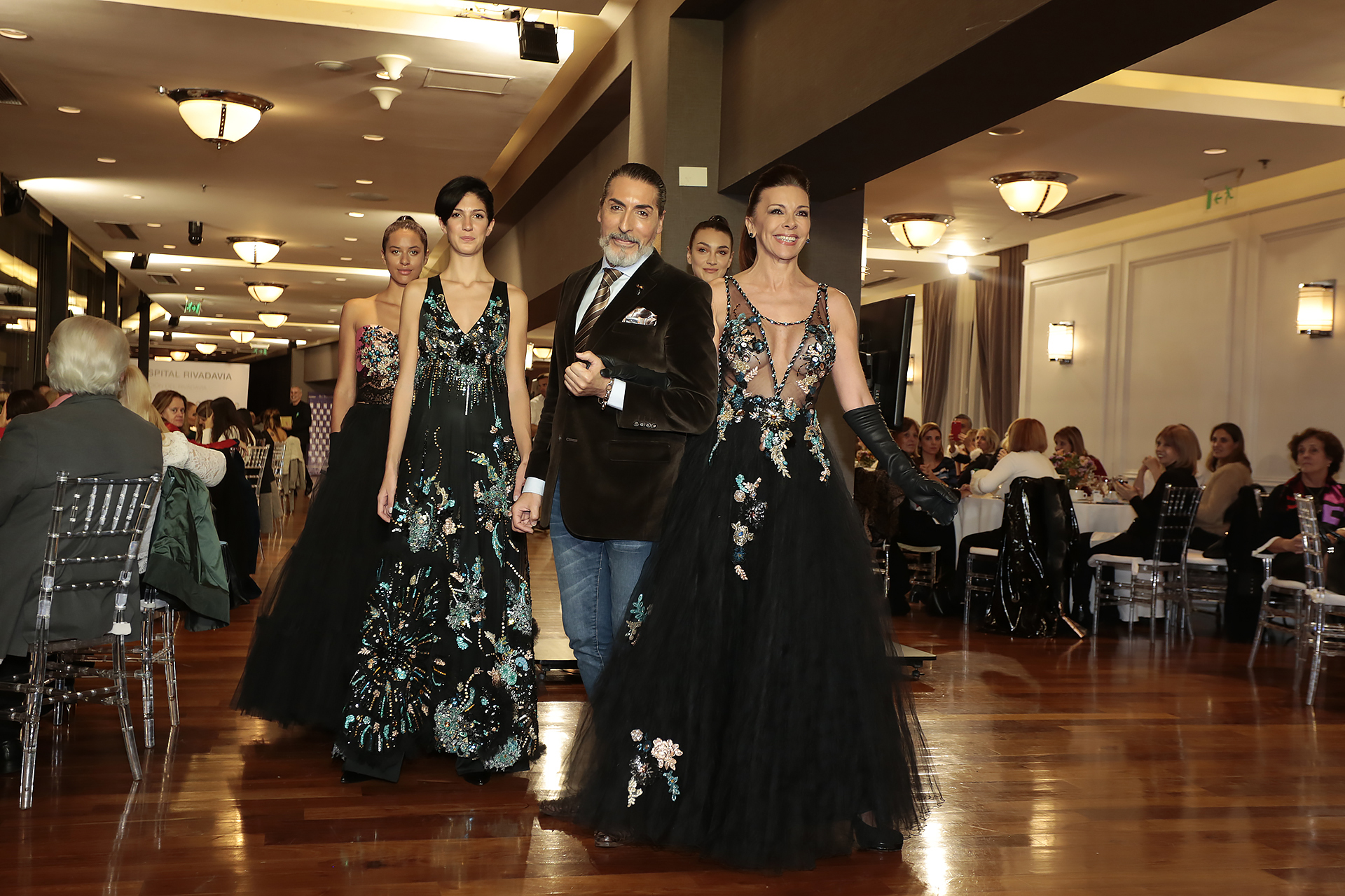 La colección de Cesar Juricich junto a sus modelos y Fabiana Araujo