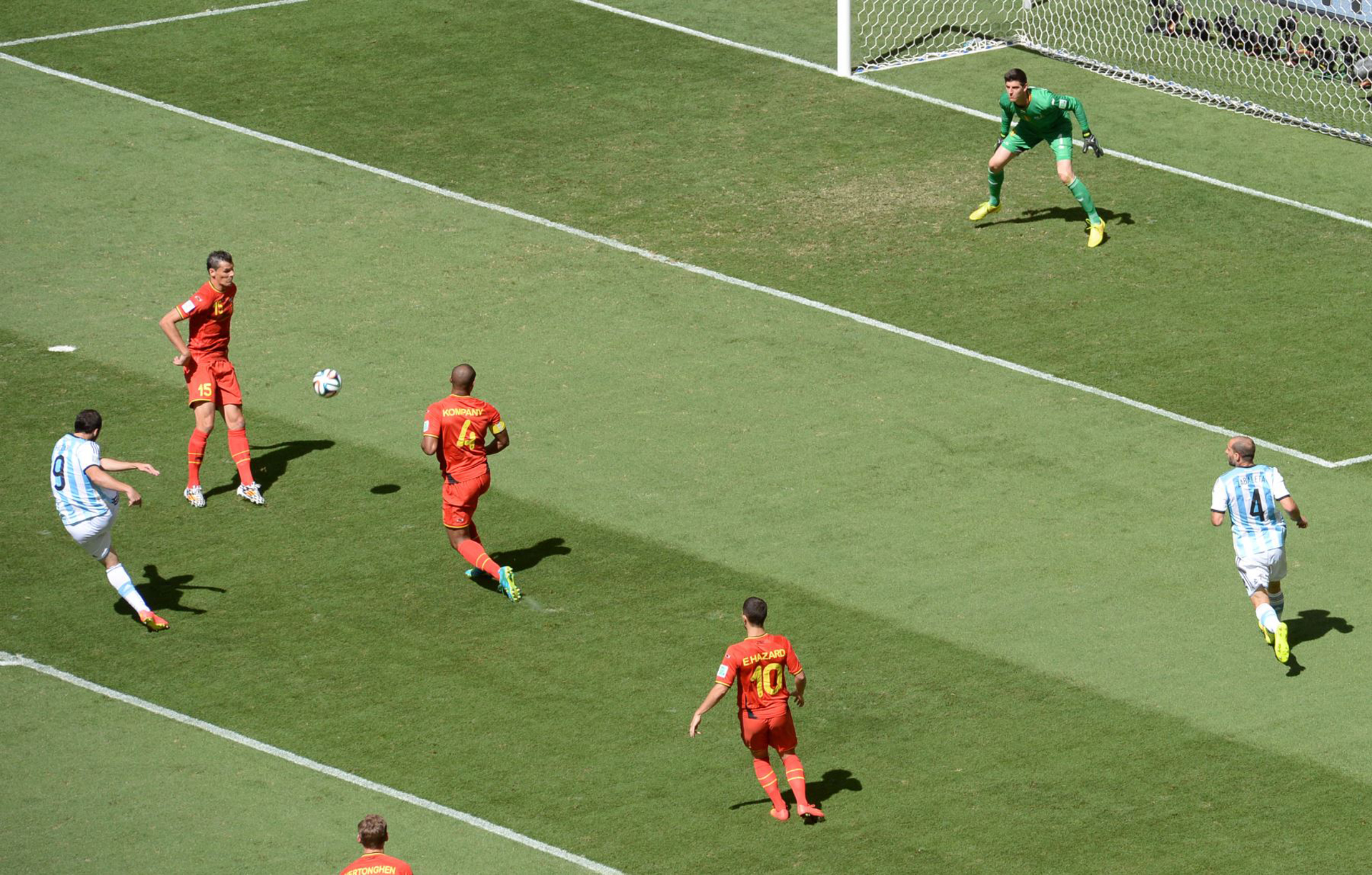 Higuaín anotó el único gol con el que Argentina venció a Bélgica en los cuartos de final de Brasil 2014