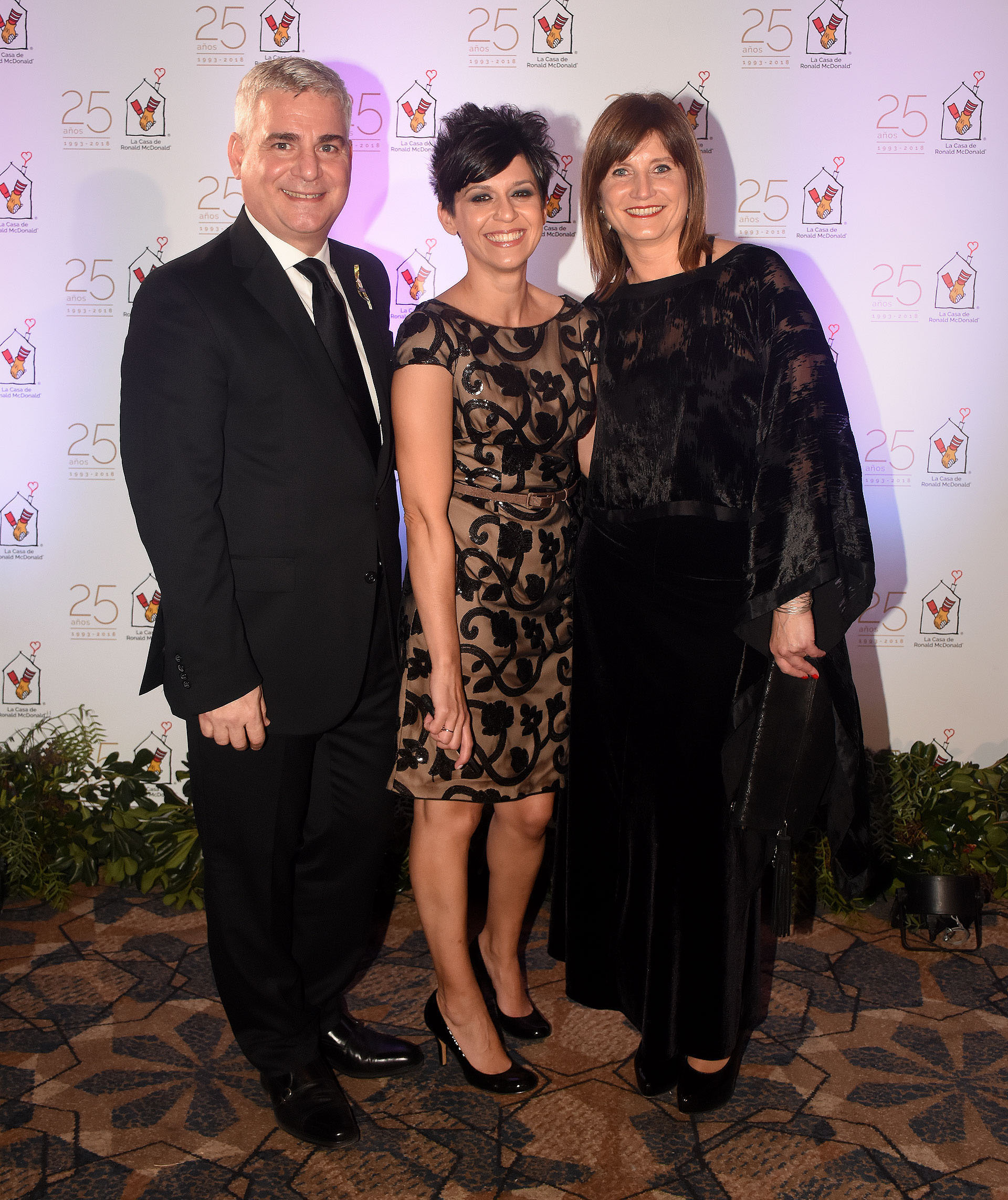 Alejandro Yapur, presidente de la Casa de Ronald McDonald; Guillermina Lazzaro, directora ejecutiva de esa institución; y Laura Yapur