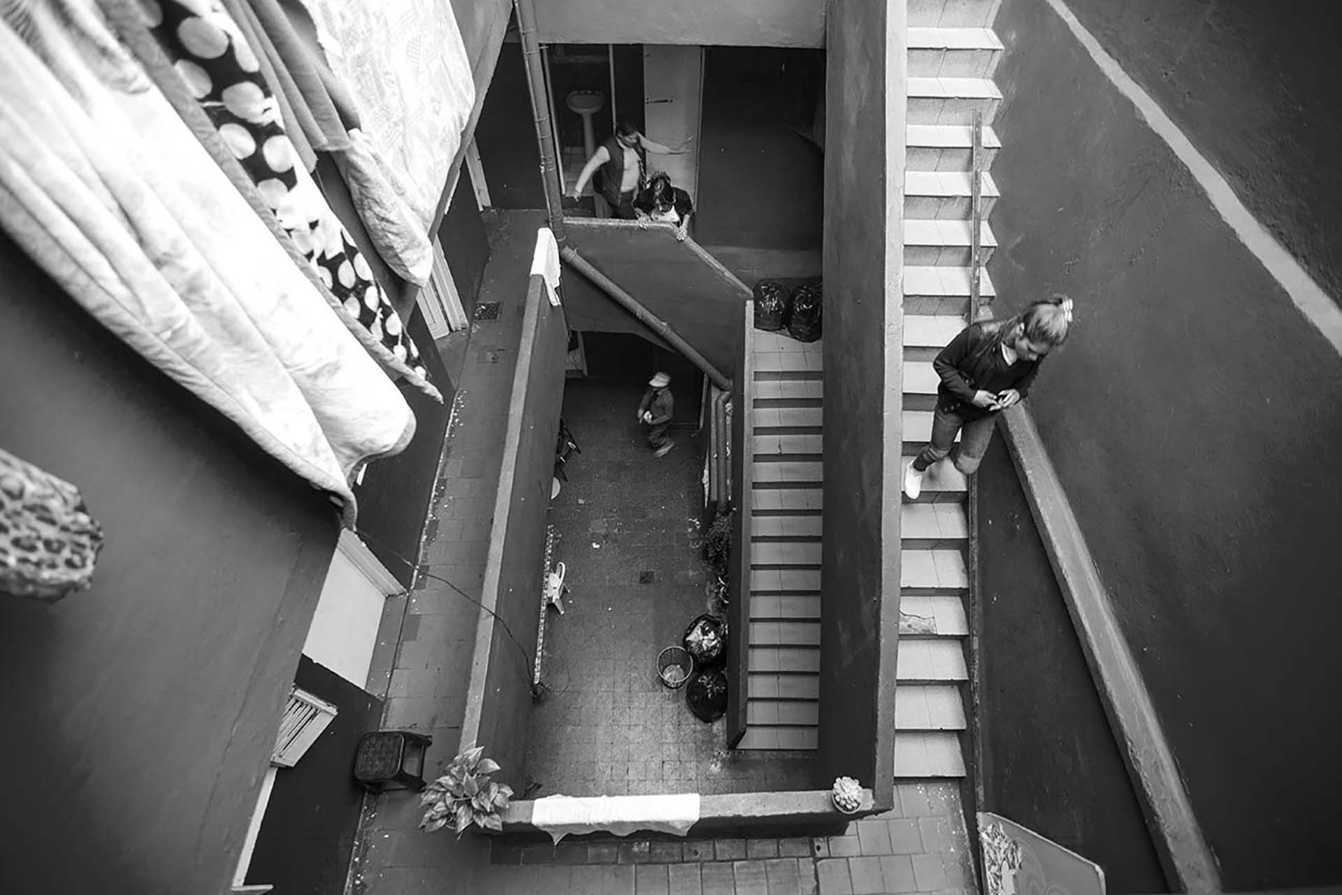 El Gondolín, un edificio que supo ser un hotel y hoy atraviesa un litigio legal mientras sirve de refugio para chicas trans que viven del trabajo sexual