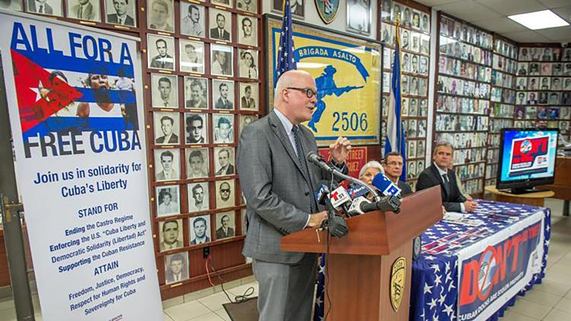 El director de la Asamblea de la Resistencia Cubana dijo que recogerán firmas para instar el presidente Trump, a impulsar cambios legislativos que les permitan juzgar a los responsables de la represión en Cuba