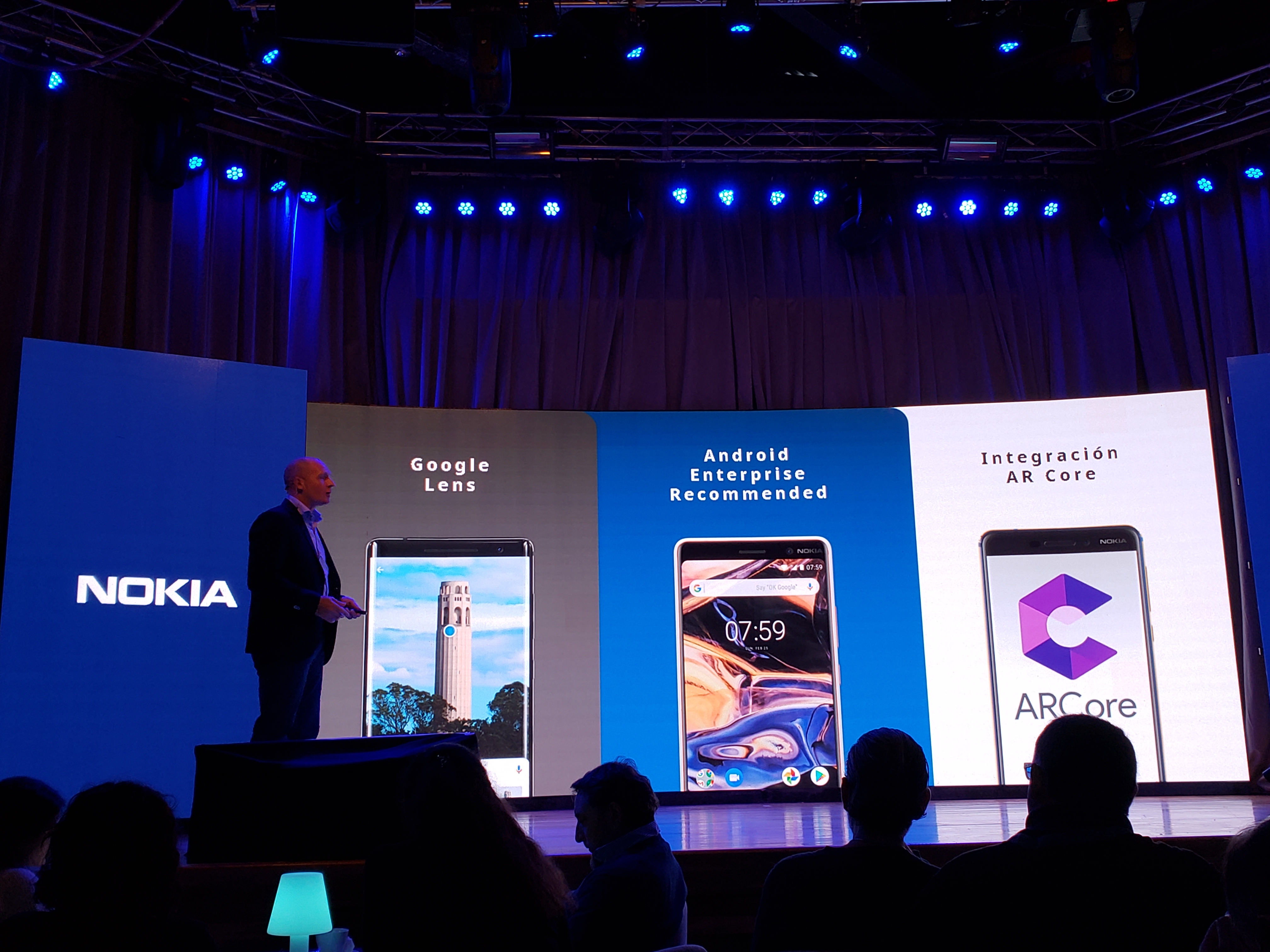 Los teléfonos cuentan con la versión más reciente de Android y recibirán parches con actualizaciones de seguridad cada mes